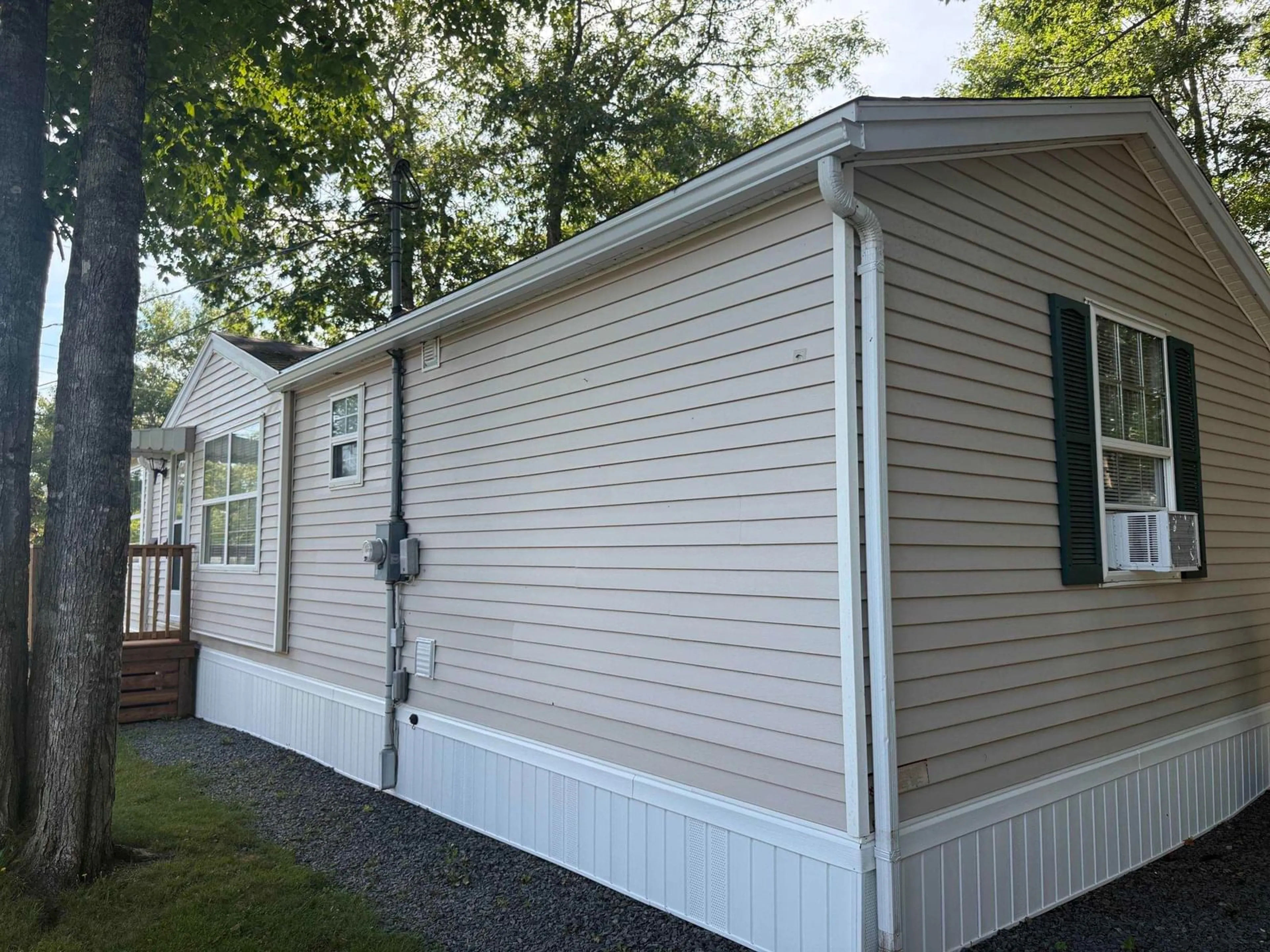 Home with vinyl exterior material, unknown for 10 Fall St, Bridgewater Nova Scotia B4V 3V6
