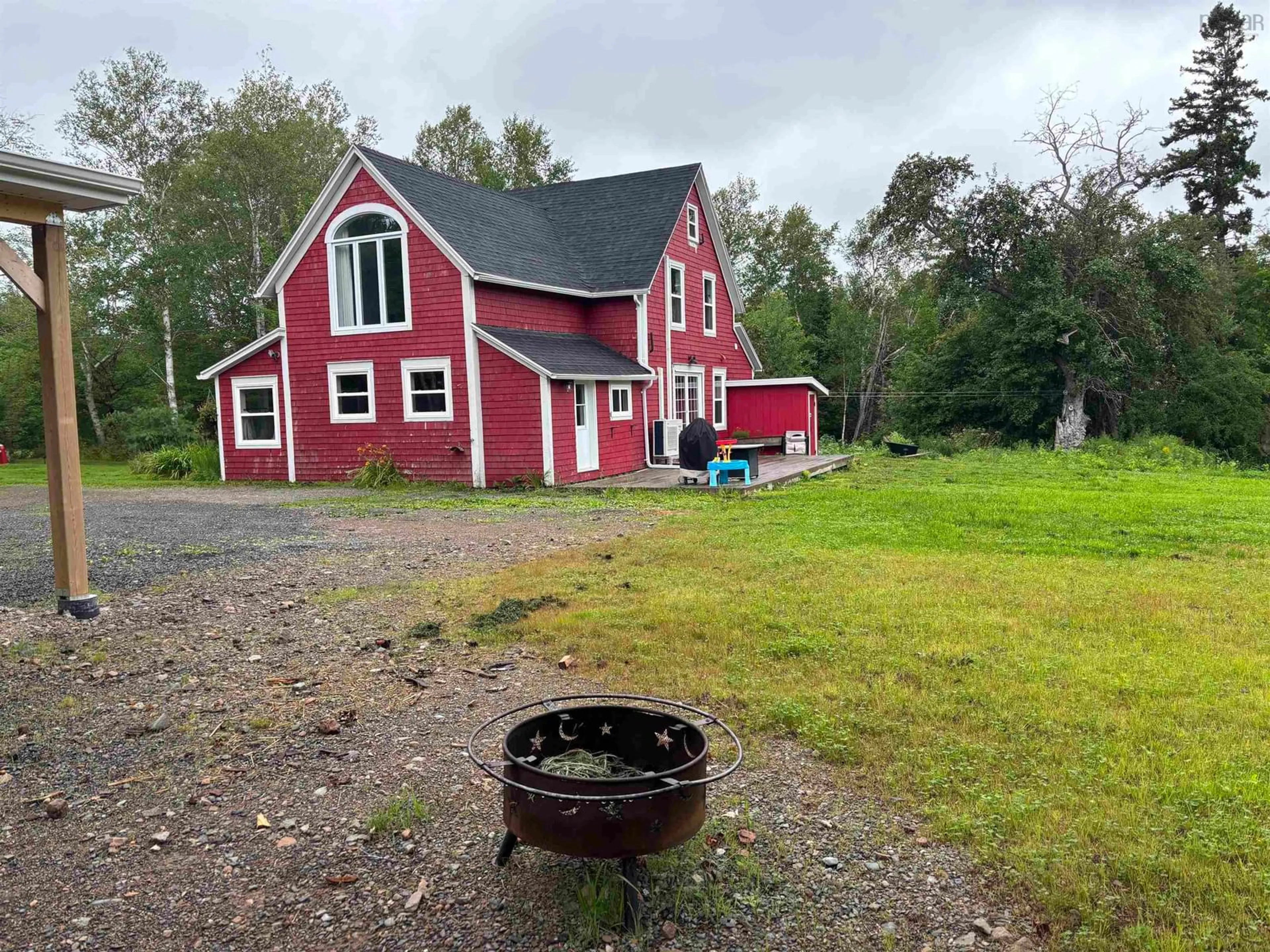 A pic from outside/outdoor area/front of a property/back of a property/a pic from drone, building for 138 Queen St, Baddeck Nova Scotia B0E 1B0