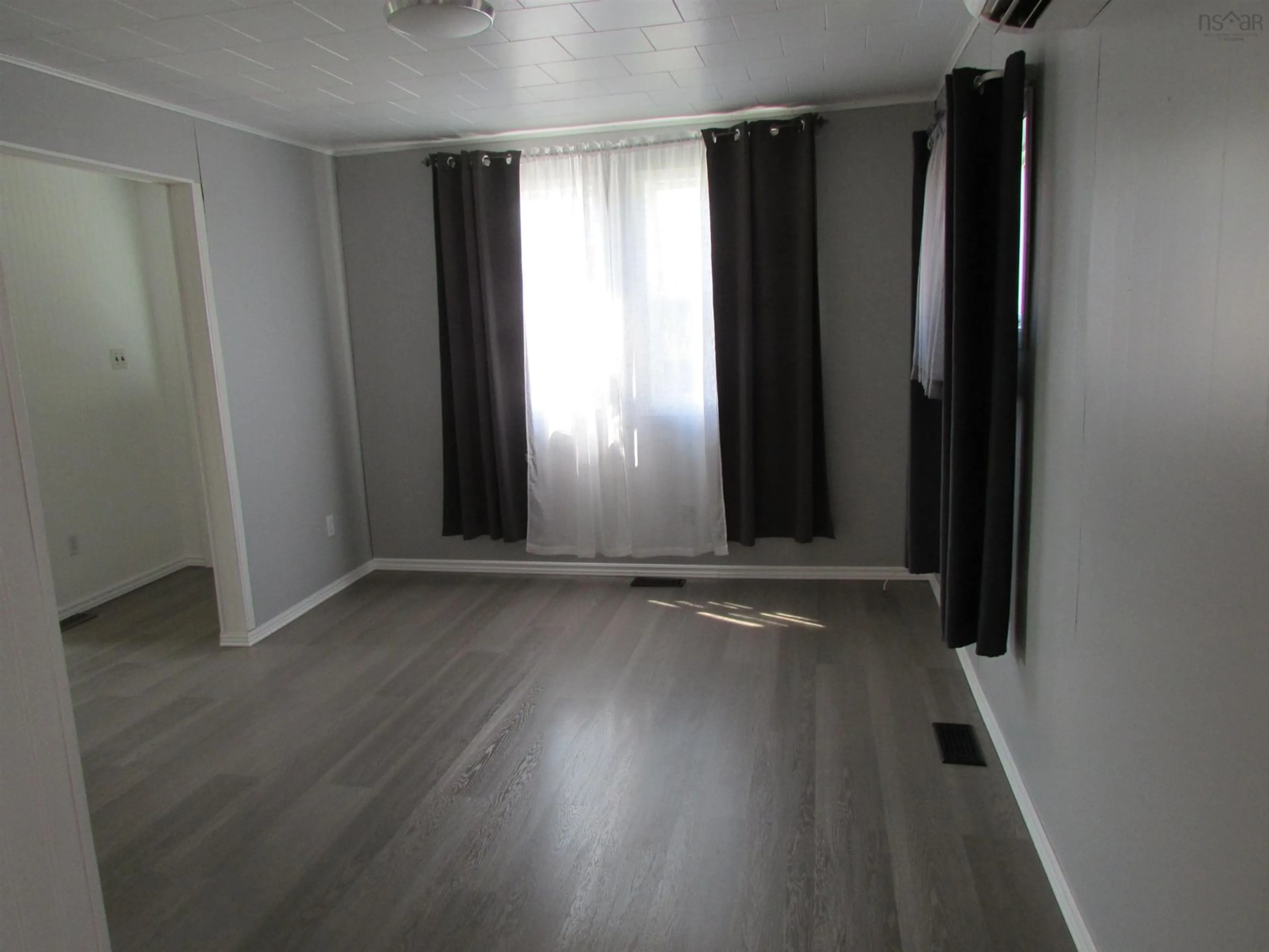 A pic of a room for 5 Clifford St, North Sydney Nova Scotia B2A 1X2