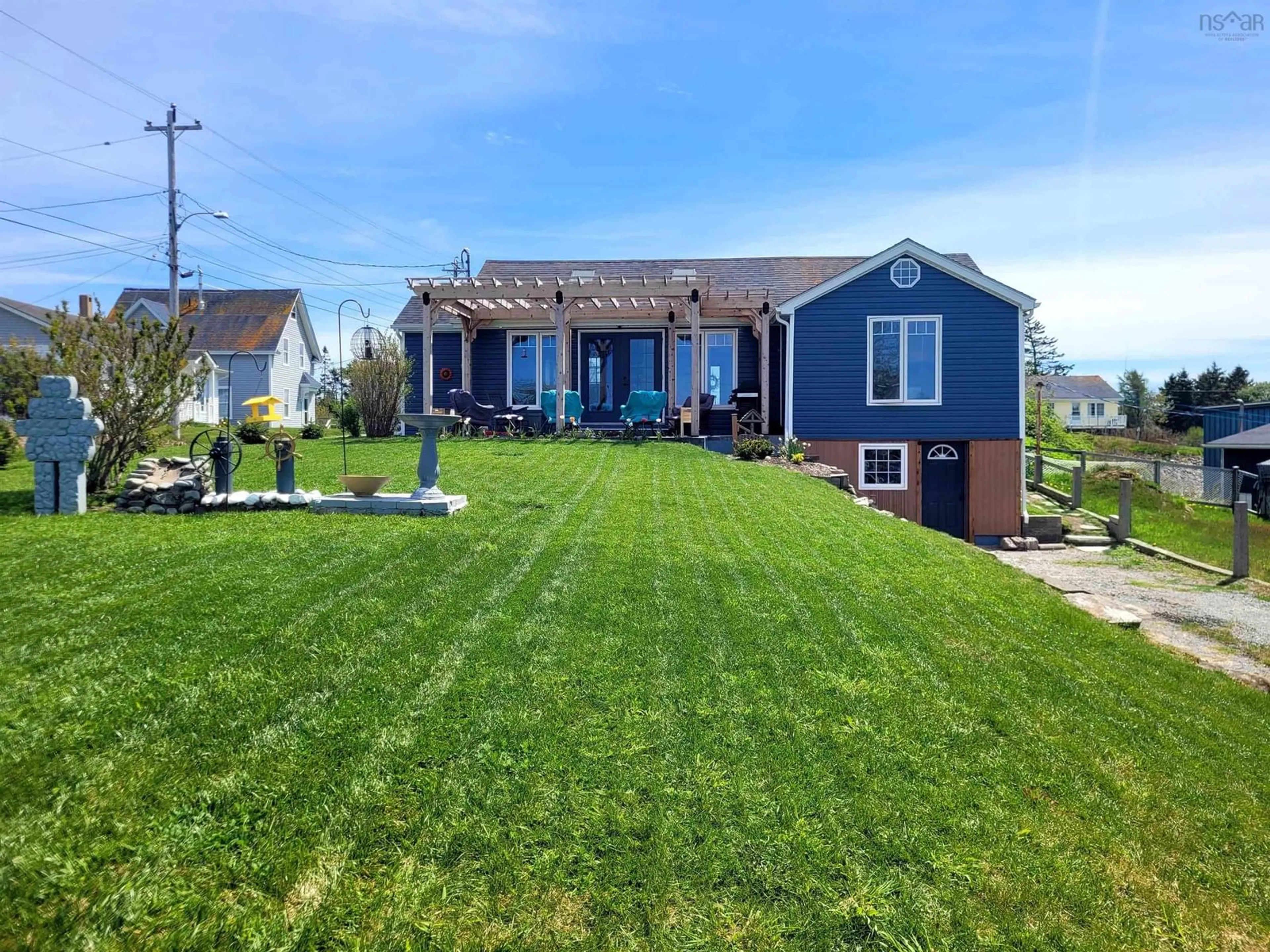 A pic from outside/outdoor area/front of a property/back of a property/a pic from drone, unknown for 83 South St, Lockeport Nova Scotia B0T 1L0