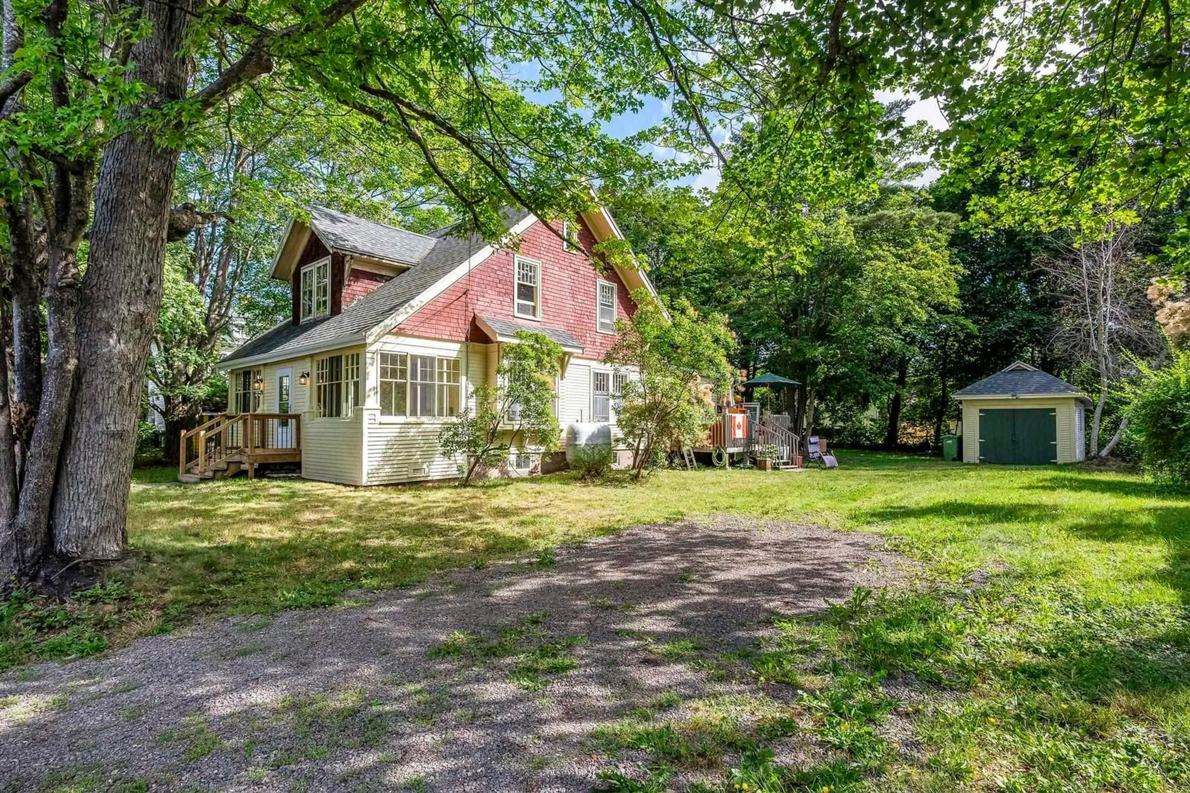 A pic from outside/outdoor area/front of a property/back of a property/a pic from drone, street for 20 Queen St, Middleton Nova Scotia B0S 1P0