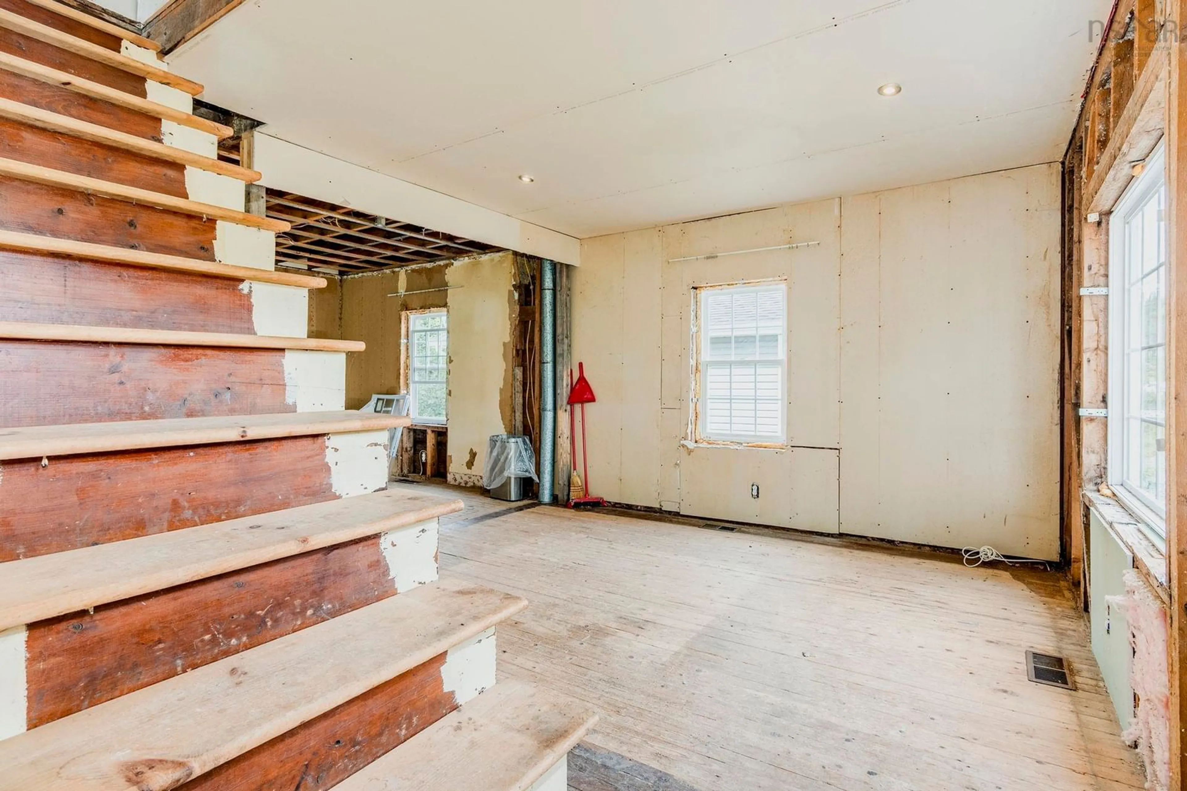 Indoor foyer for 3352 Beaver Bank Rd, East Uniacke Nova Scotia B4G 0E5
