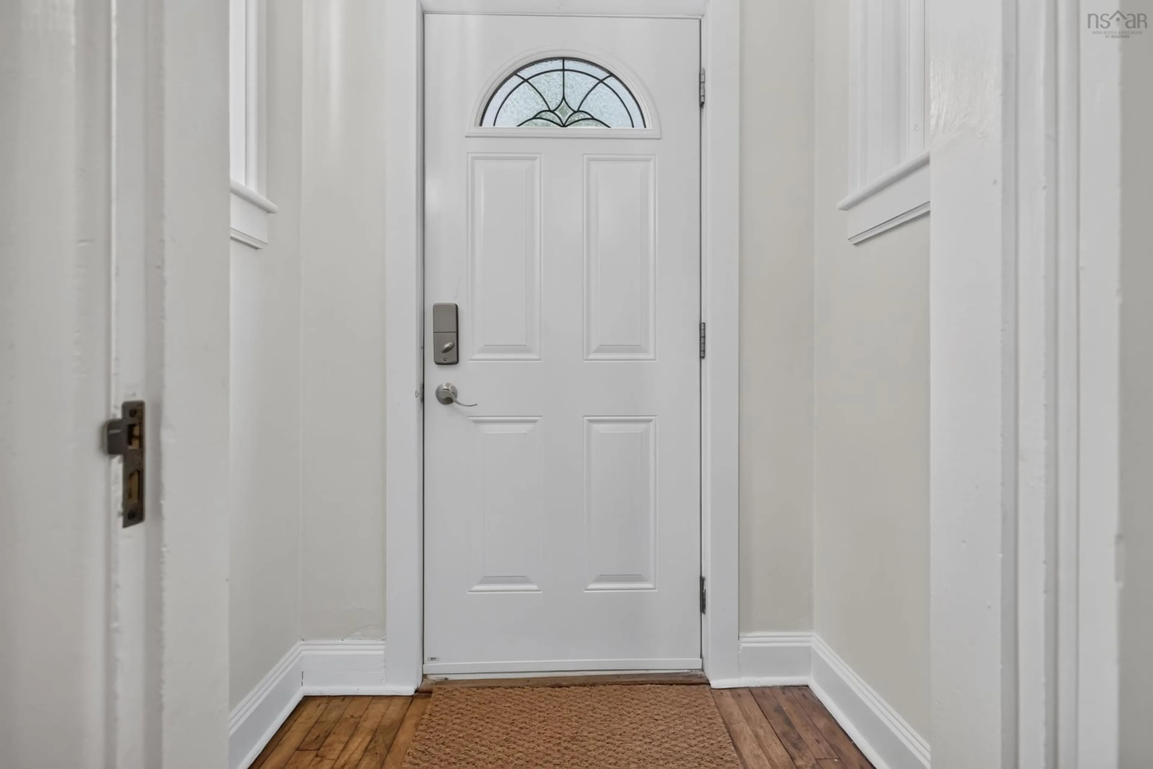 Indoor entryway for 2934 Oxford St, Halifax Nova Scotia B3L 2W1
