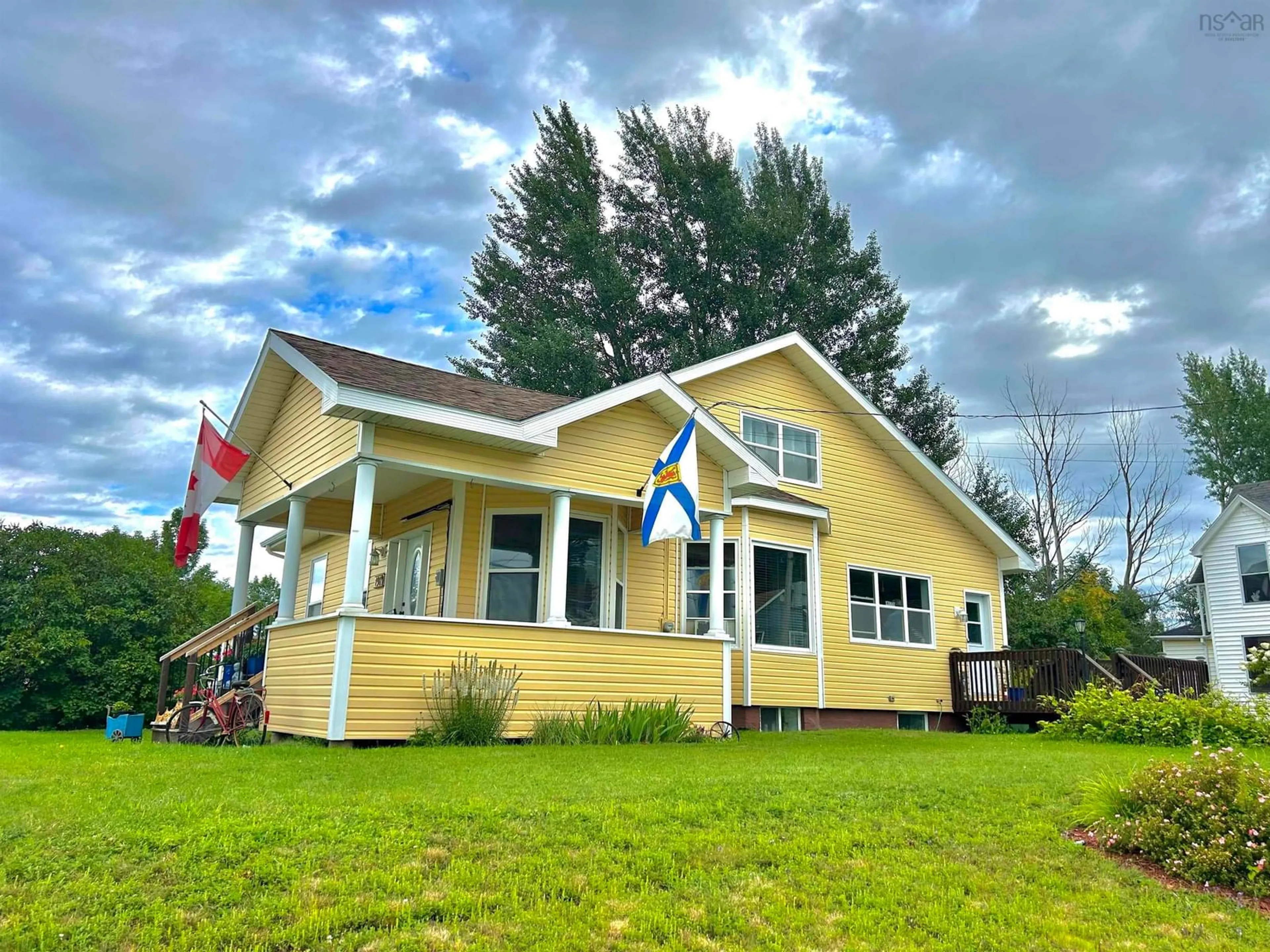 Home with vinyl exterior material, unknown for 198 Main St, Trenton Nova Scotia B0K 1X0