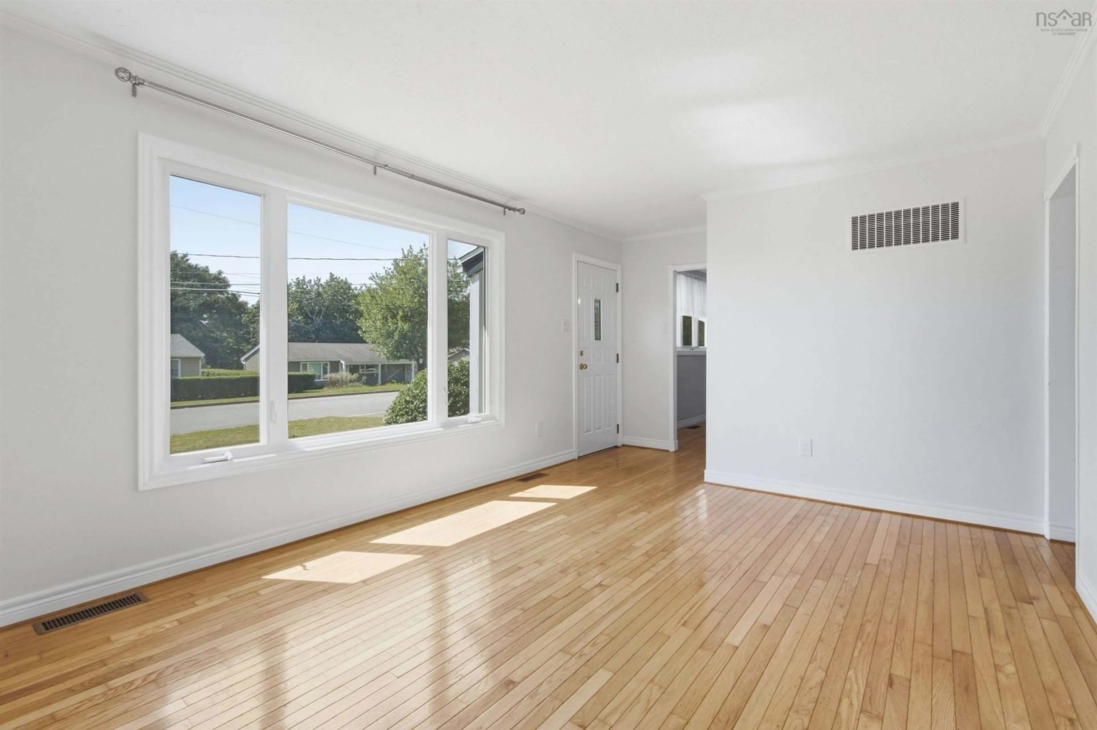 A pic of a room for 33 Inverary Dr, Dartmouth Nova Scotia B2X 1H3