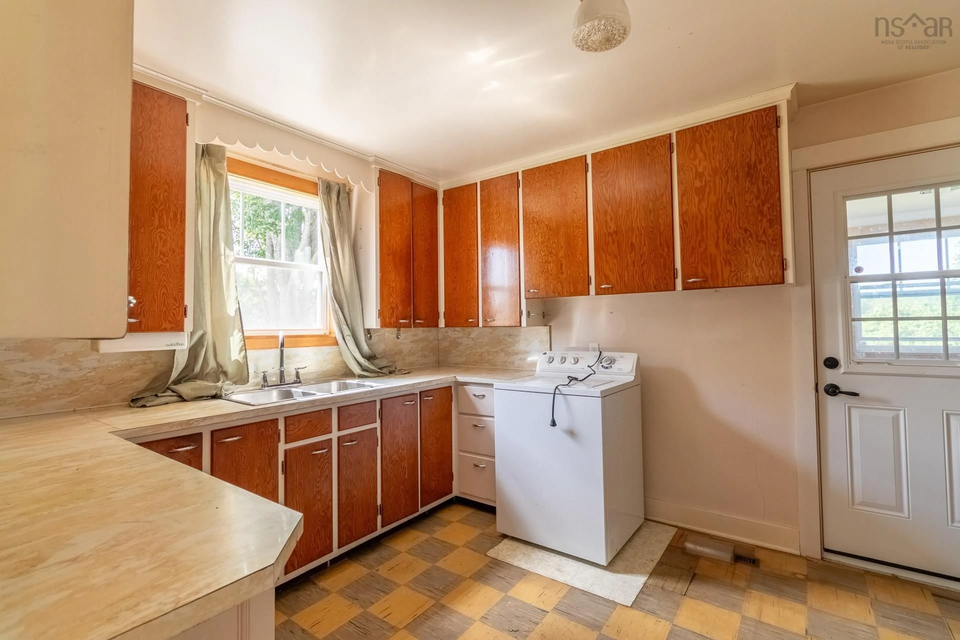 Standard kitchen, ceramic/tile floor for 1549 Victoria Rd, Dempseys Corner Nova Scotia B0P 1C0