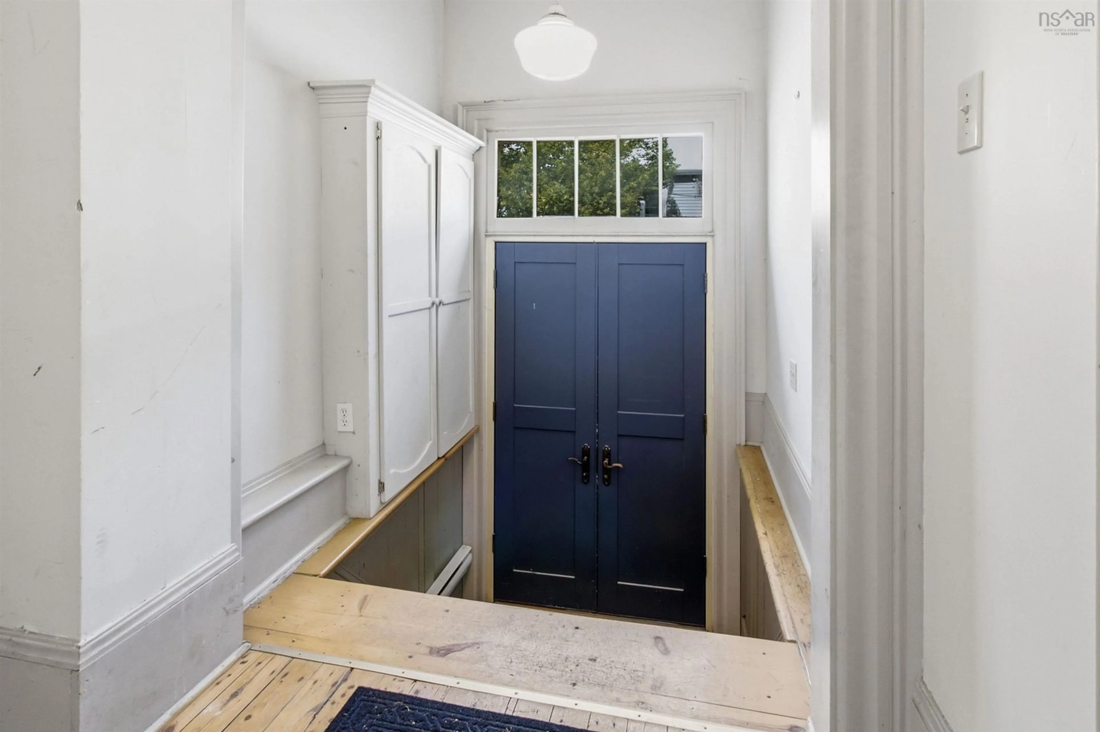 Indoor entryway for 2048 Creighton St, Halifax Nova Scotia B3K 3R2