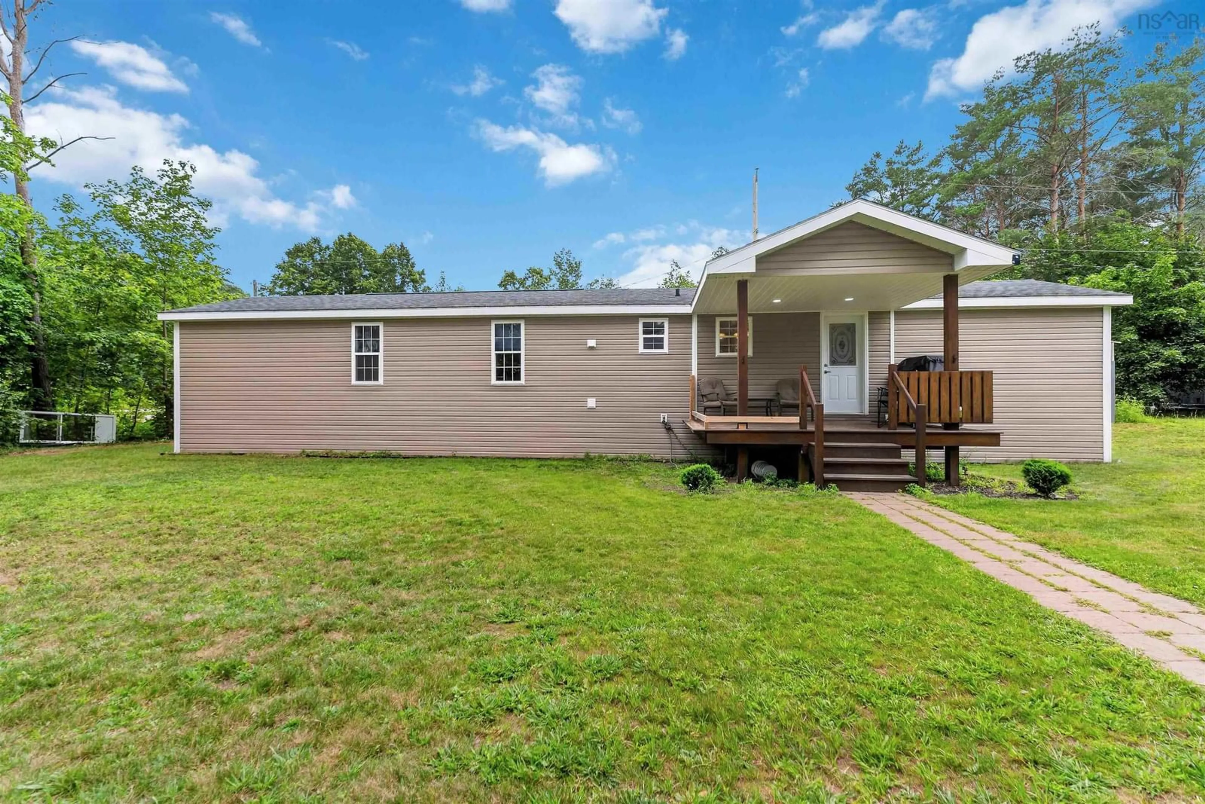 Home with vinyl exterior material, unknown for 14581 Highway 1, Wilmot Nova Scotia B0P 1W0