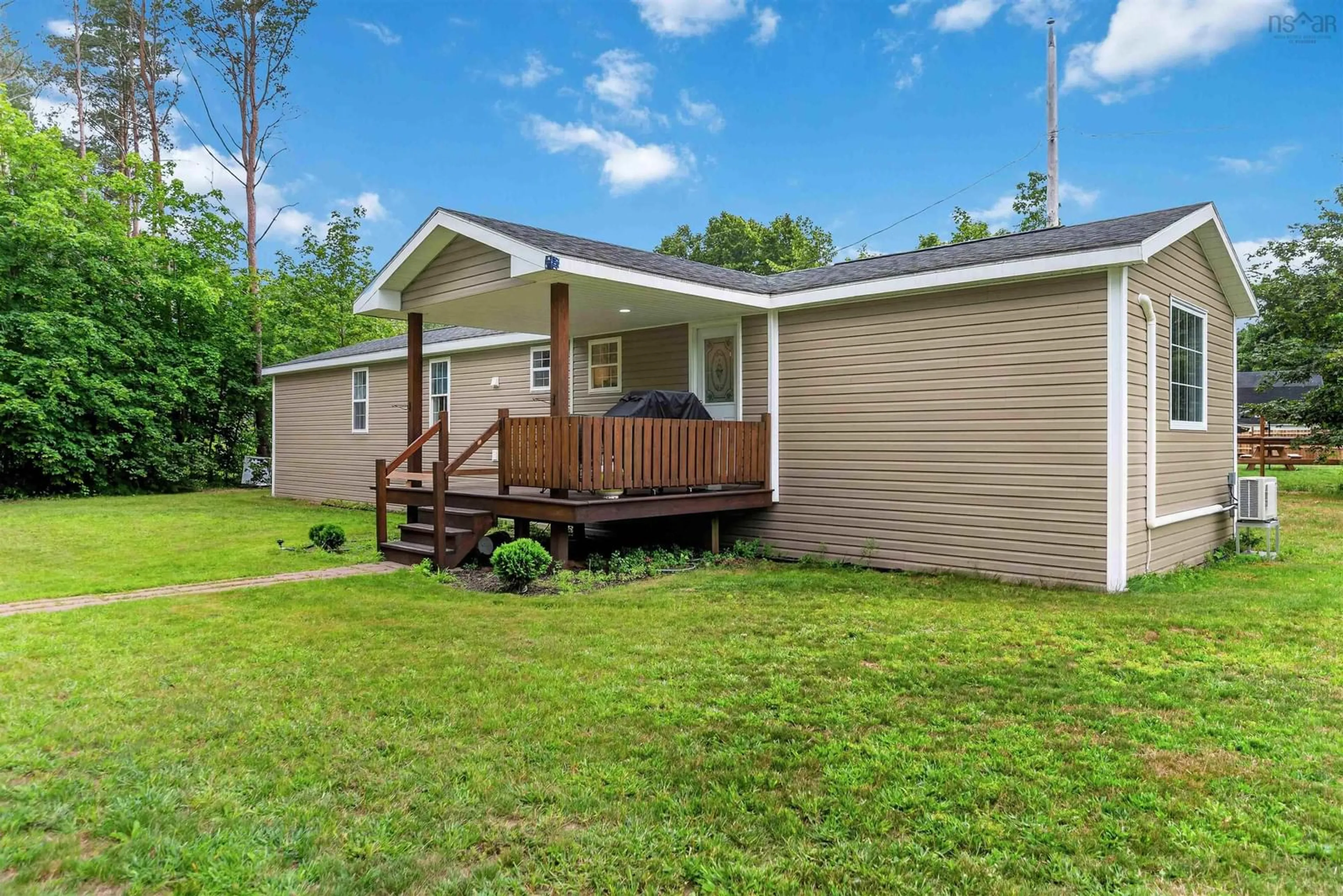 Home with vinyl exterior material, unknown for 14581 Highway 1, Wilmot Nova Scotia B0P 1W0