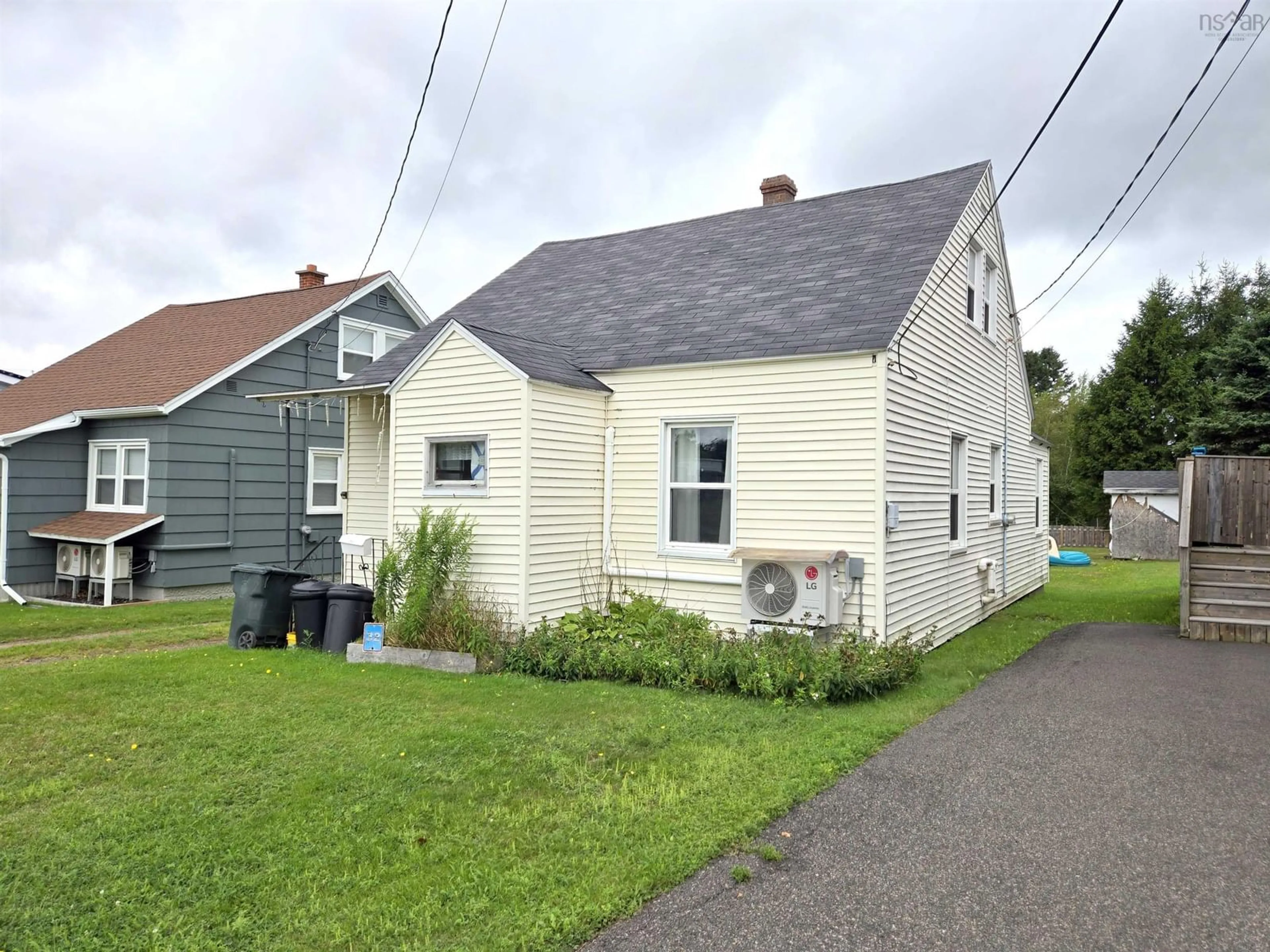 Unknown for 32 Poplar St, Amherst Nova Scotia B4H 1L7