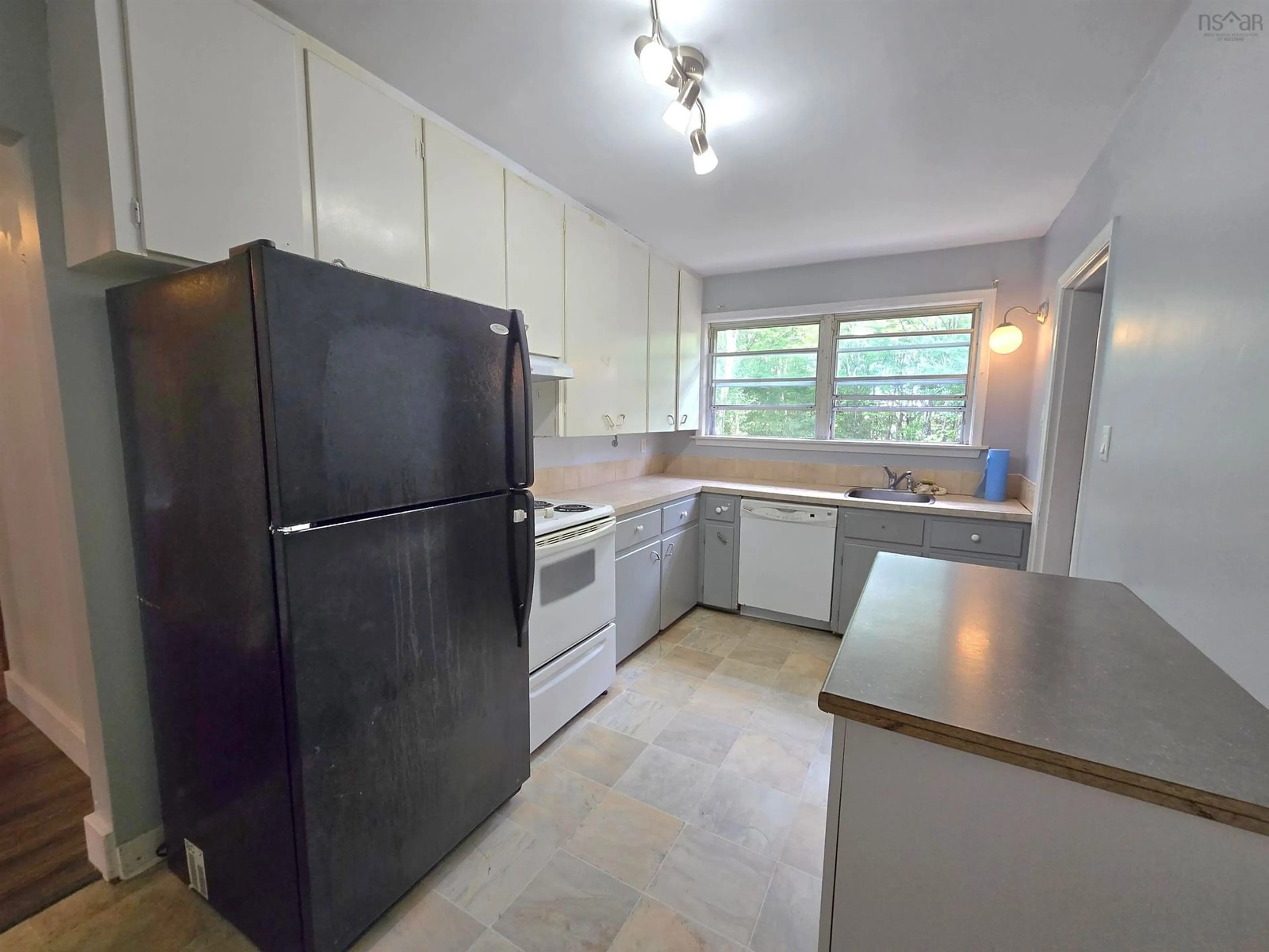 Standard kitchen, unknown for 78/80 Glenwood Ave, Dartmouth Nova Scotia B2Y 3G7