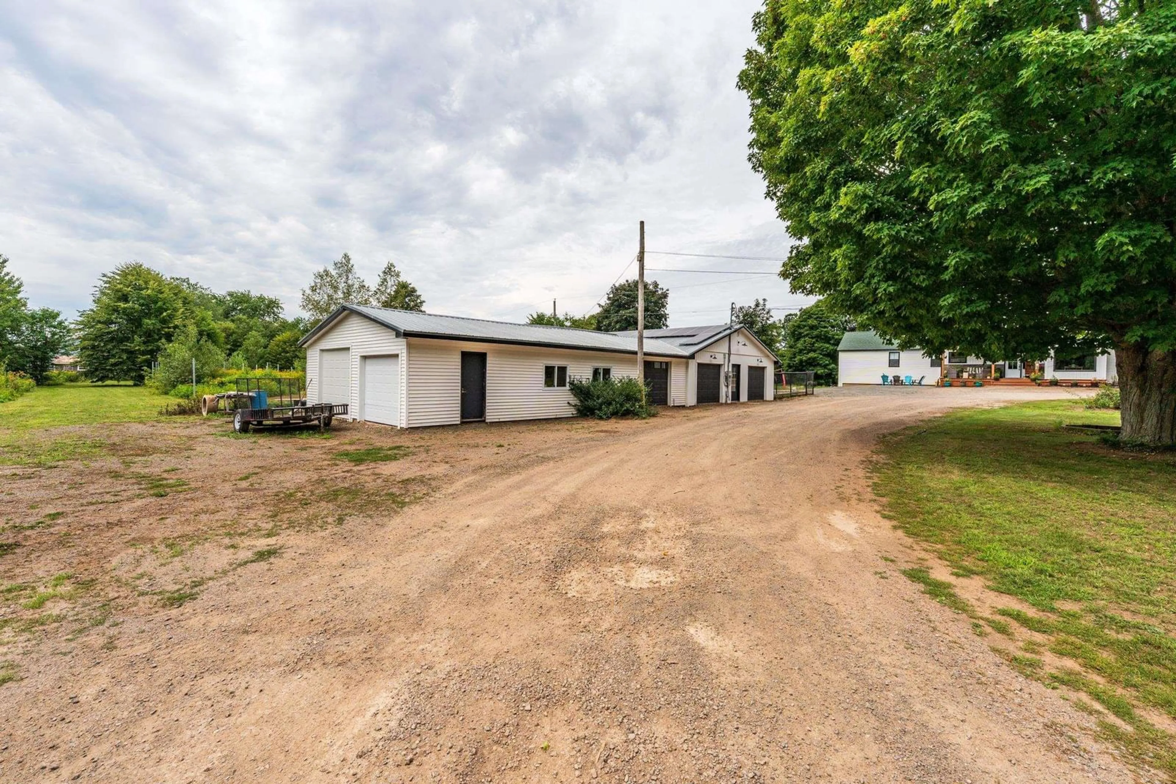A pic from outside/outdoor area/front of a property/back of a property/a pic from drone, building for 997 Maple Avenue, Aylesford Nova Scotia B0P 1C0