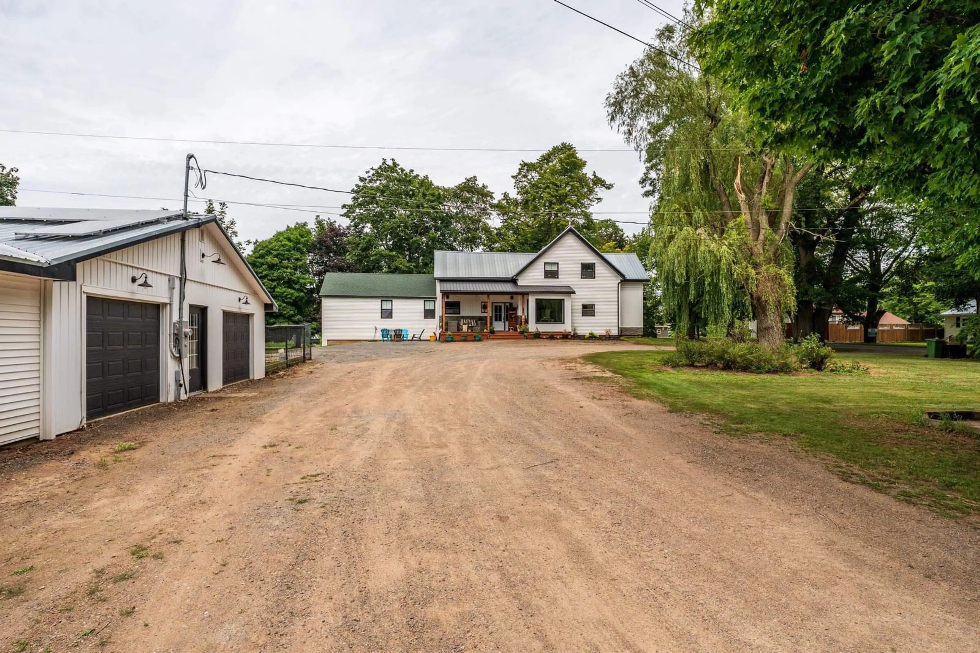 A pic from outside/outdoor area/front of a property/back of a property/a pic from drone, street for 997 Maple Avenue, Aylesford Nova Scotia B0P 1C0