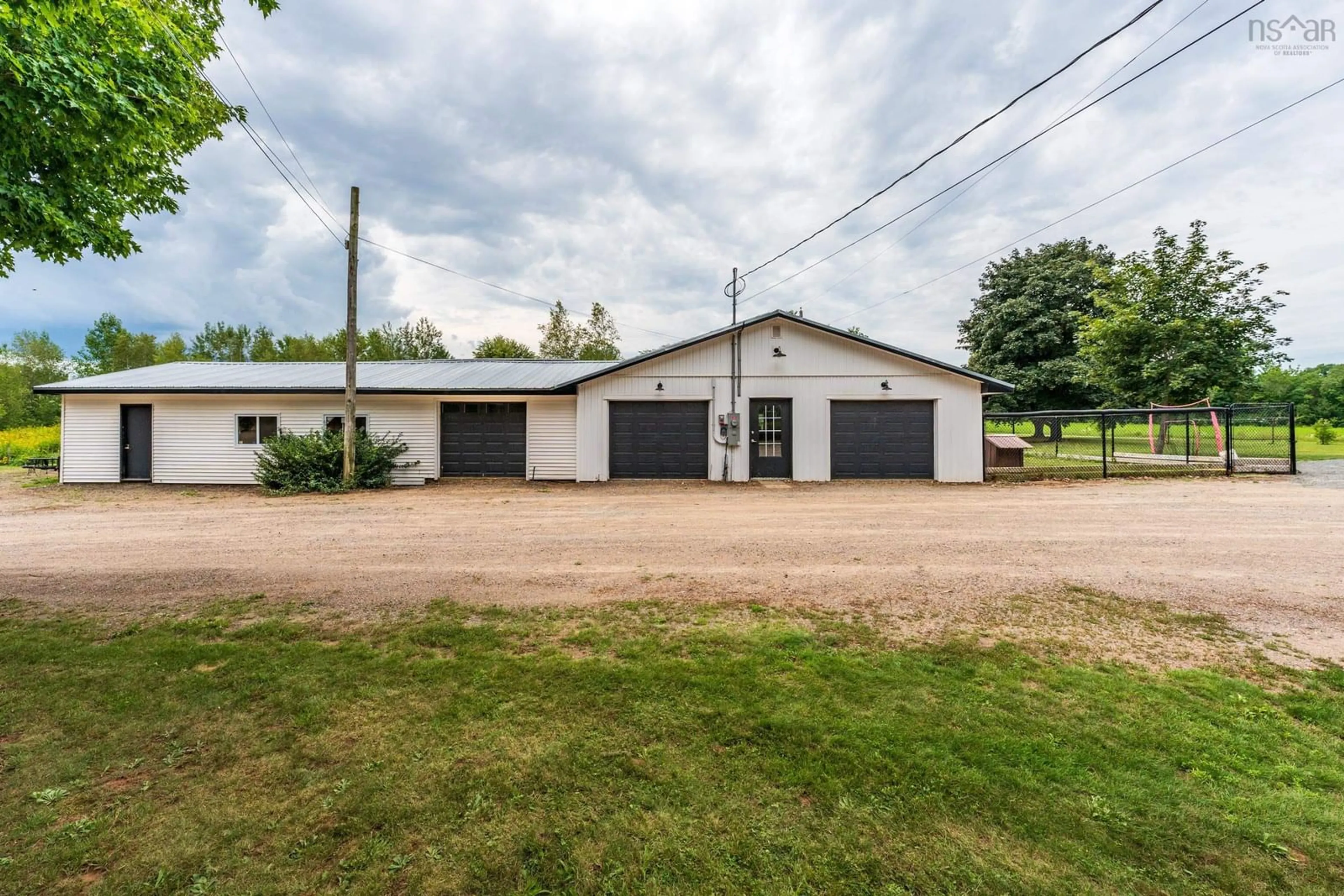 A pic from outside/outdoor area/front of a property/back of a property/a pic from drone, building for 997 Maple Avenue, Aylesford Nova Scotia B0P 1C0