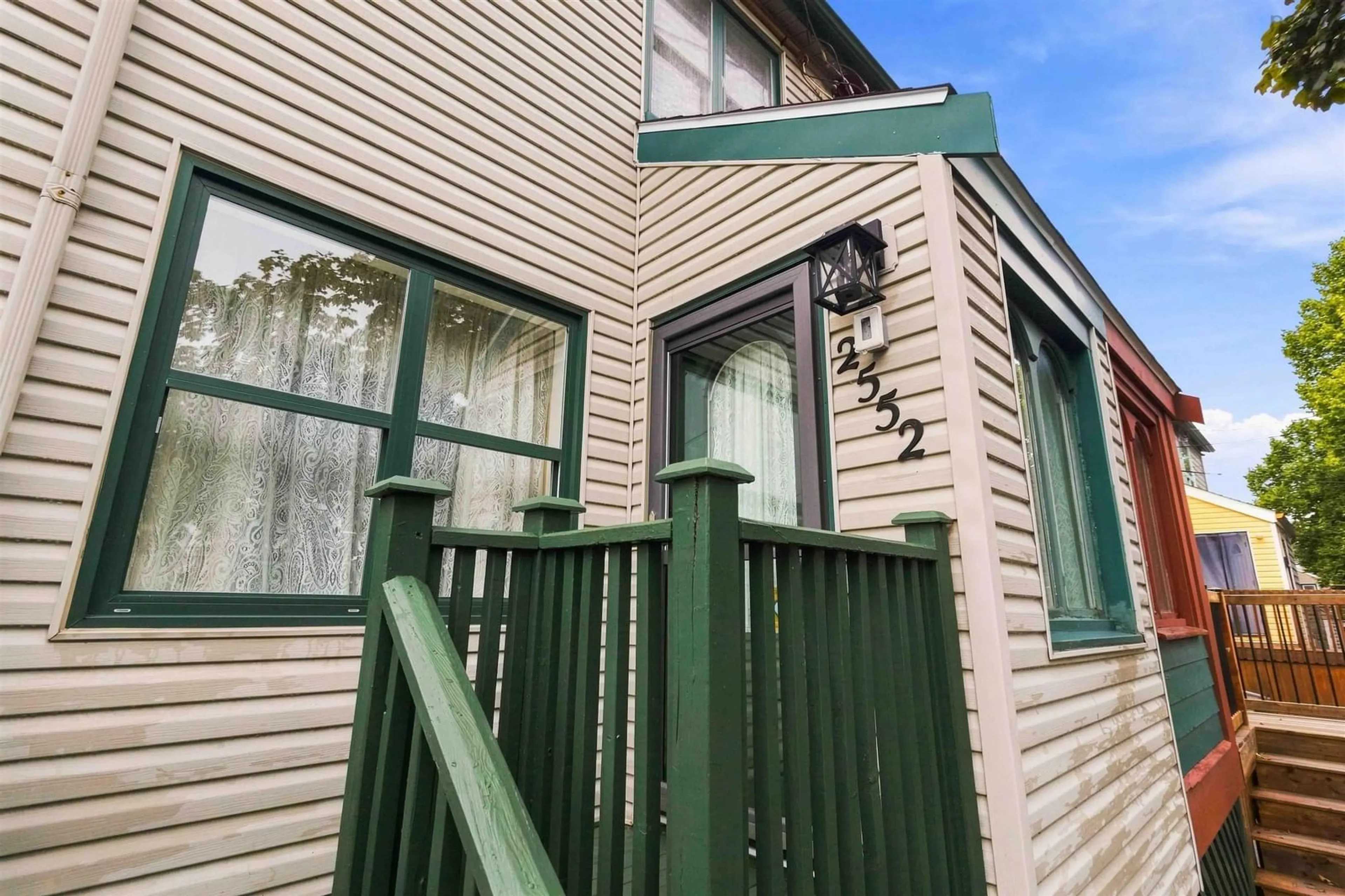 Home with vinyl exterior material, street for 2552 Brunswick St, Halifax Nova Scotia B3K 2Z6