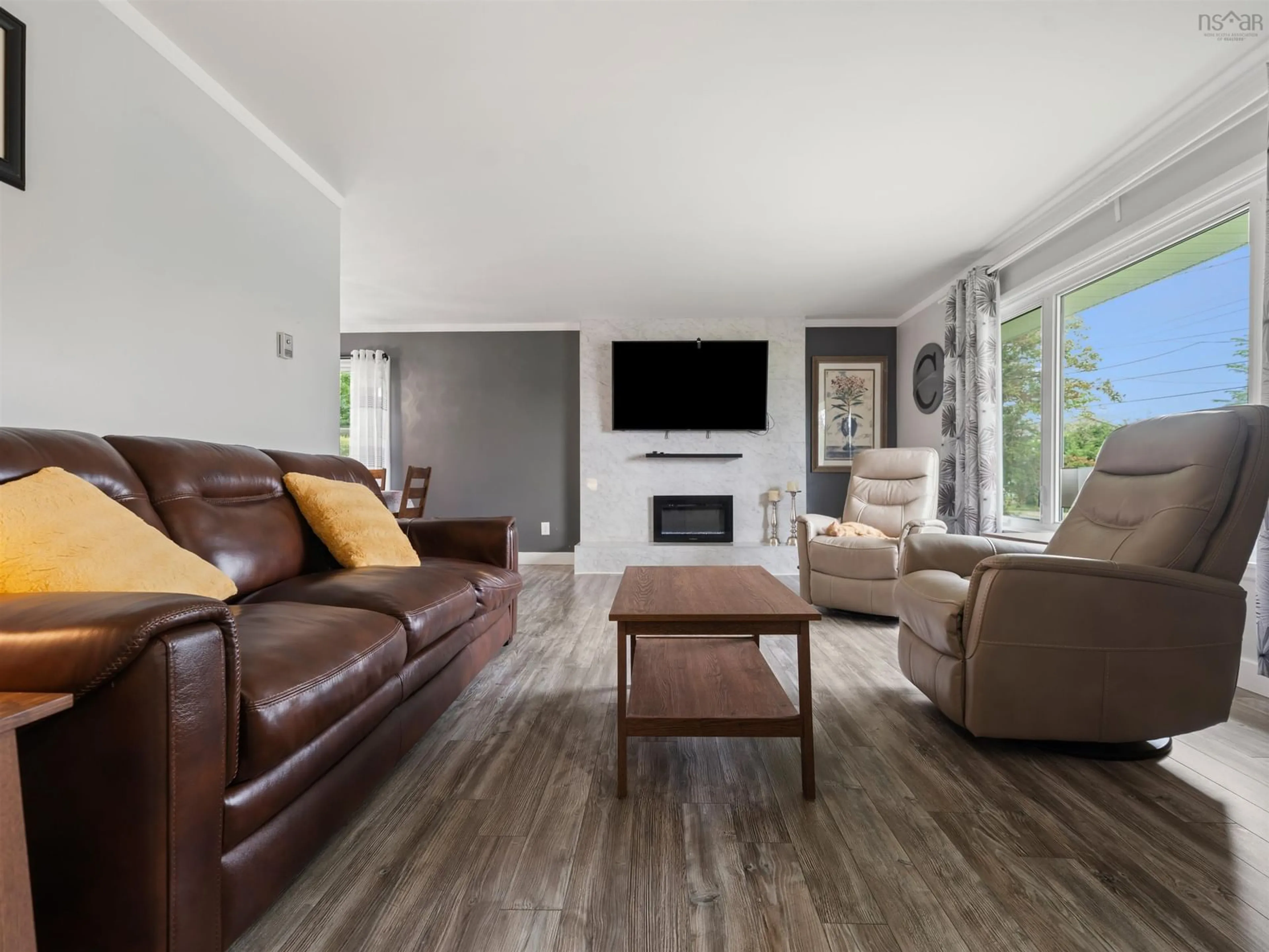 Living room with furniture, wood/laminate floor for 193 Willow Ave, New Glasgow Nova Scotia B2H 2A1