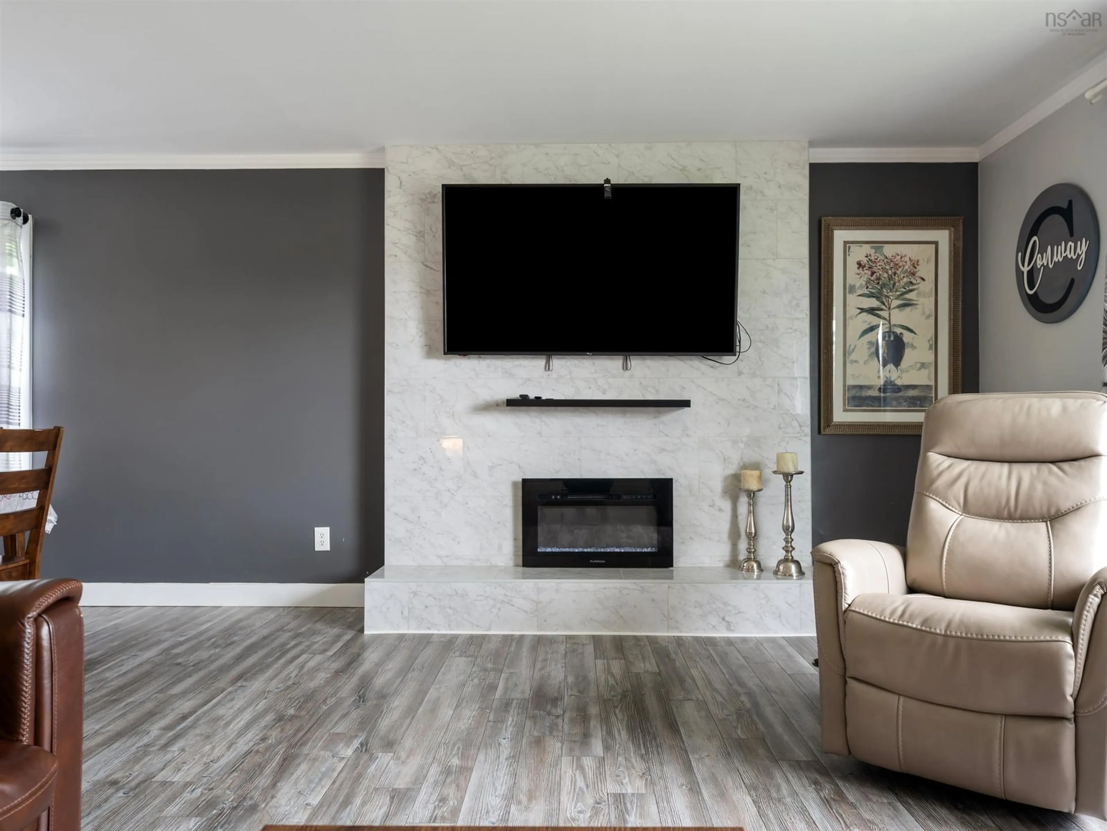 Living room with furniture, wood/laminate floor for 193 Willow Ave, New Glasgow Nova Scotia B2H 2A1