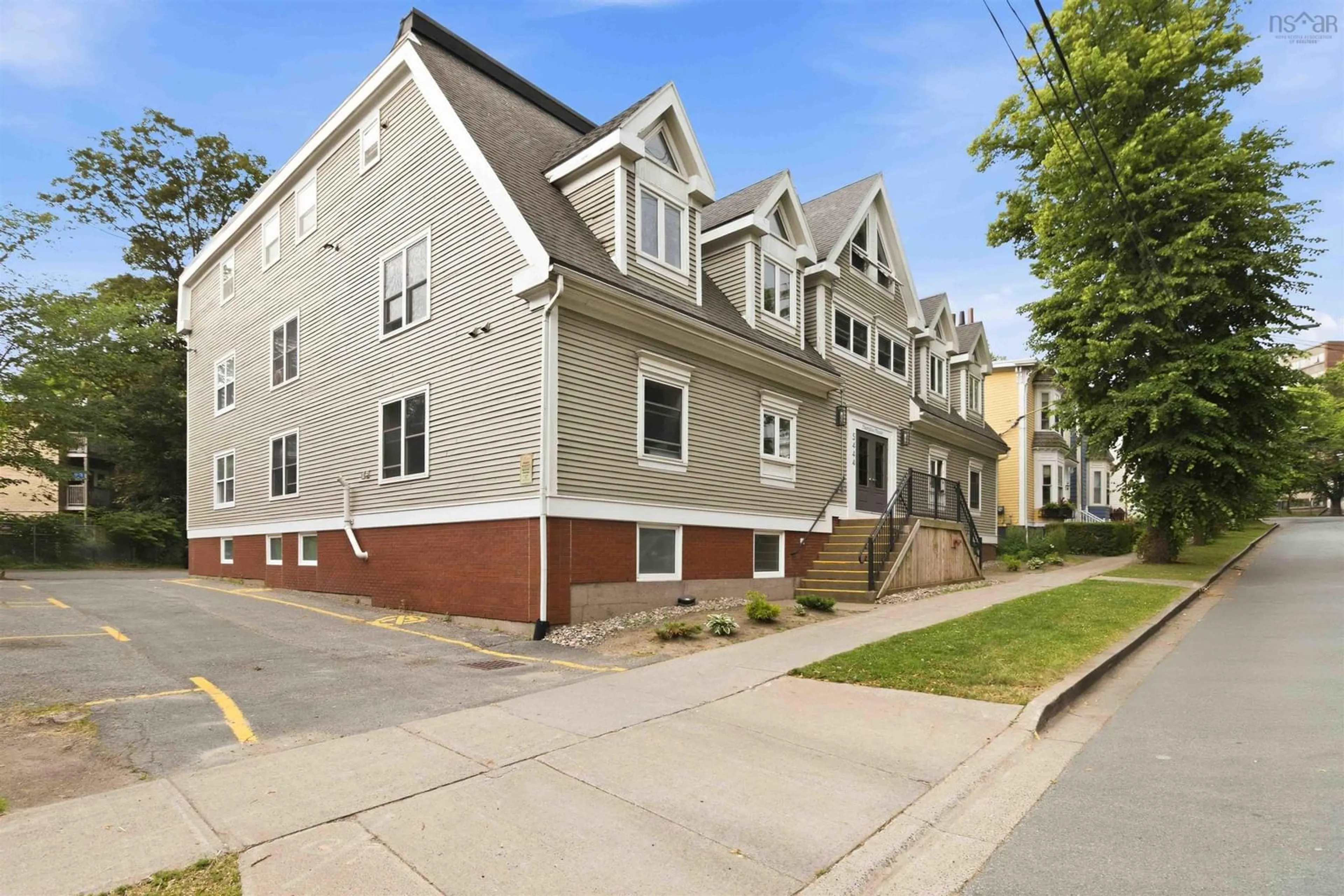 Unknown for 5444 Victoria Rd #1, Halifax Nova Scotia B3H 1M5