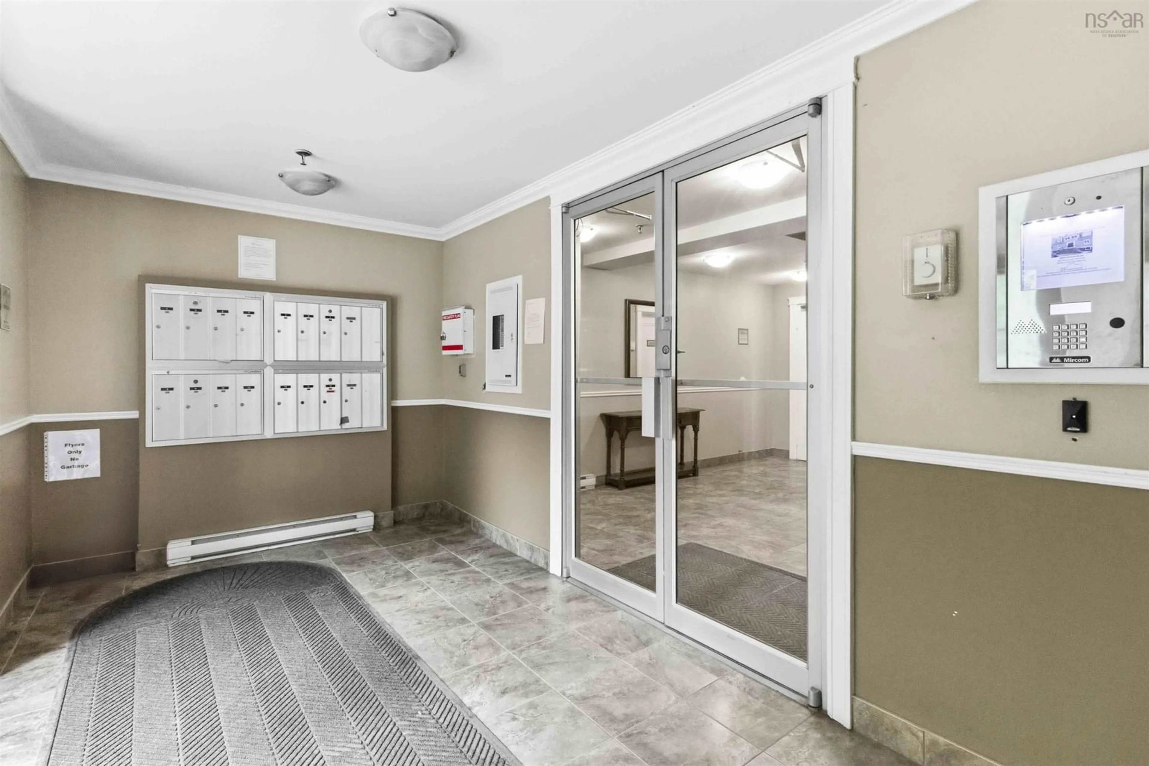 Indoor foyer for 5444 Victoria Rd #1, Halifax Nova Scotia B3H 1M5