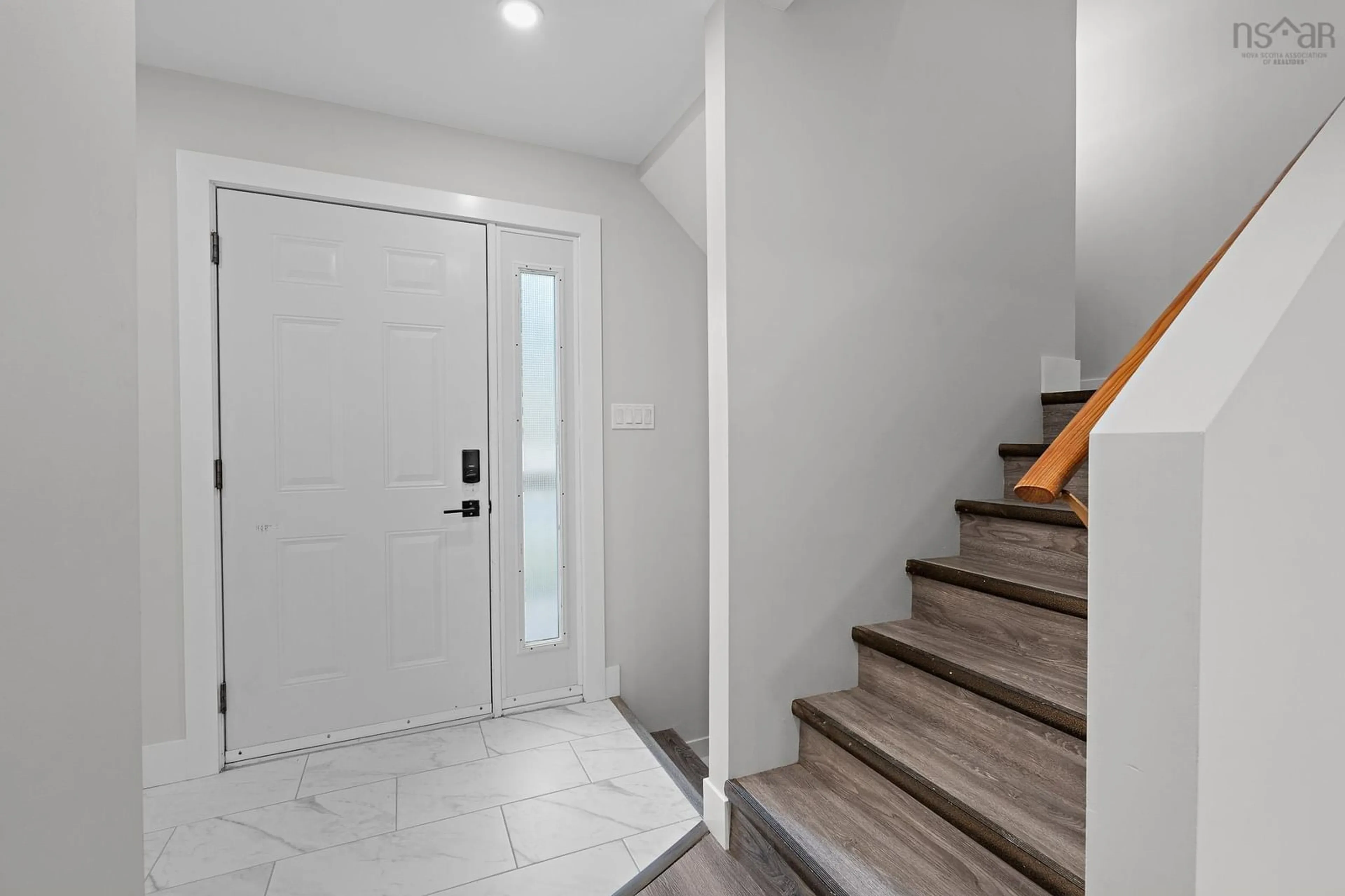 Indoor entryway for 114-116 Thornhill Dr, Halifax Nova Scotia B3R 2J3