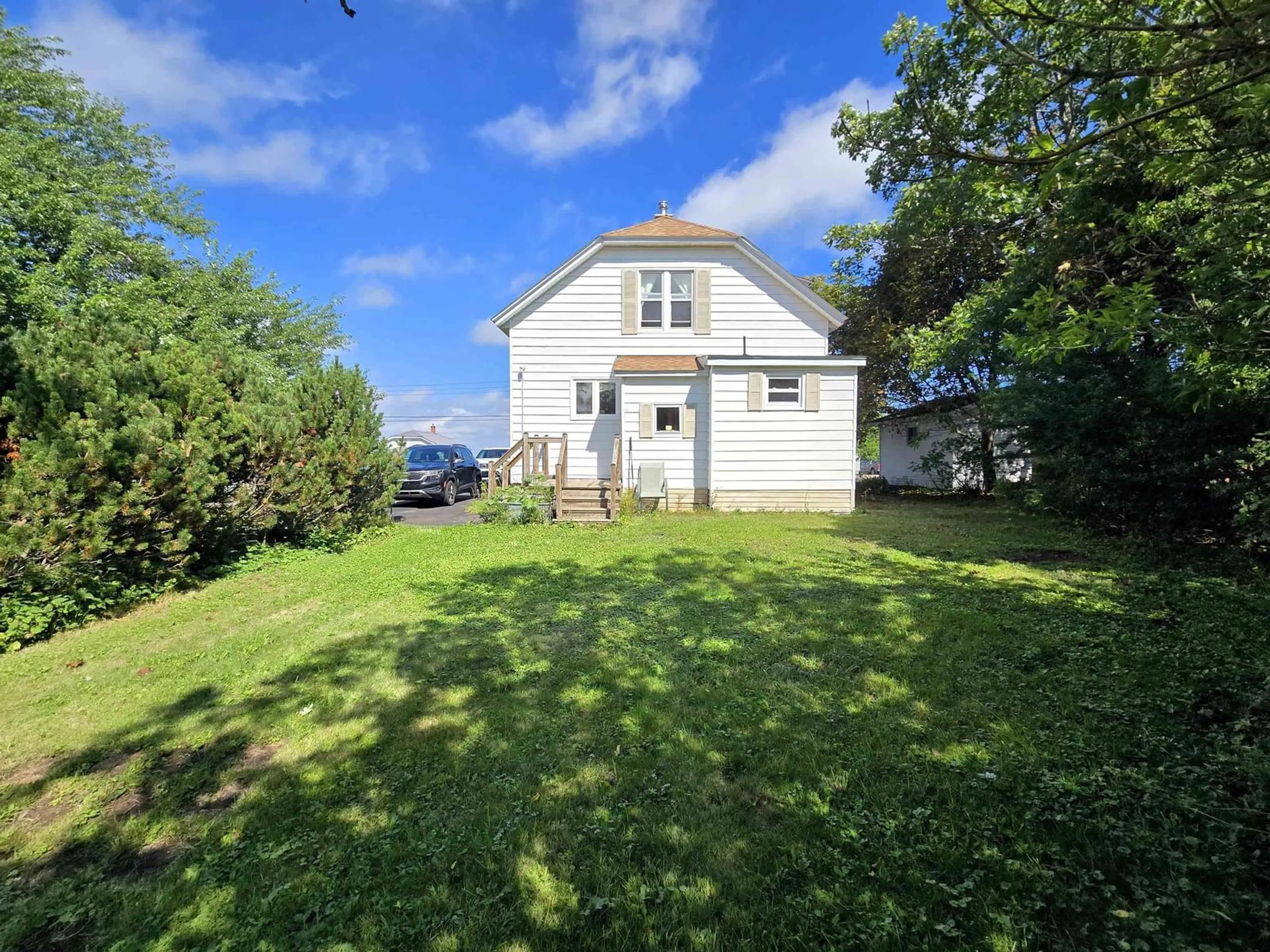 A pic from outside/outdoor area/front of a property/back of a property/a pic from drone, street for 35 Maple St, Springhill Nova Scotia B0M 1X0