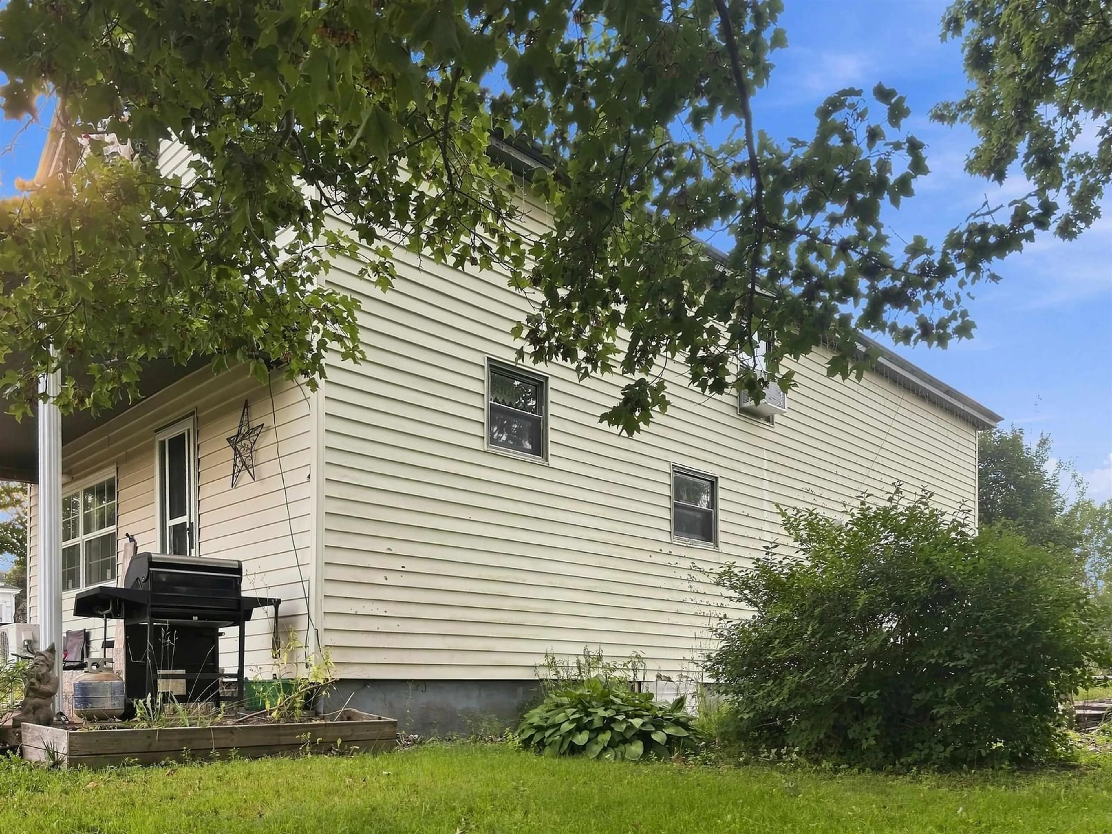 Home with vinyl exterior material, building for 61 Jenks Ave, Parrsboro Nova Scotia B0M 1S0