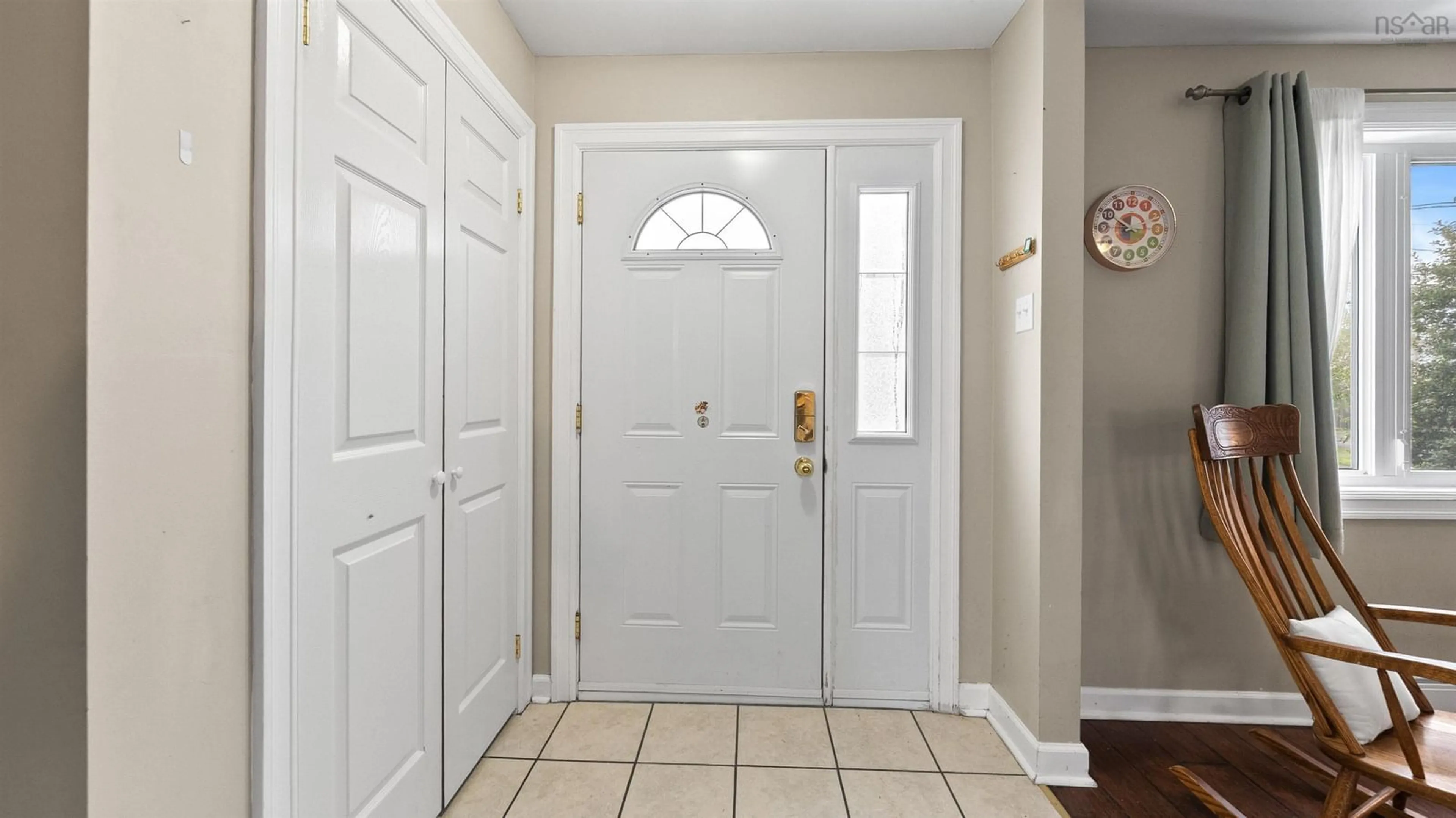 Indoor entryway for 193 Greenwood Ave, Timberlea Nova Scotia B3T 1H9