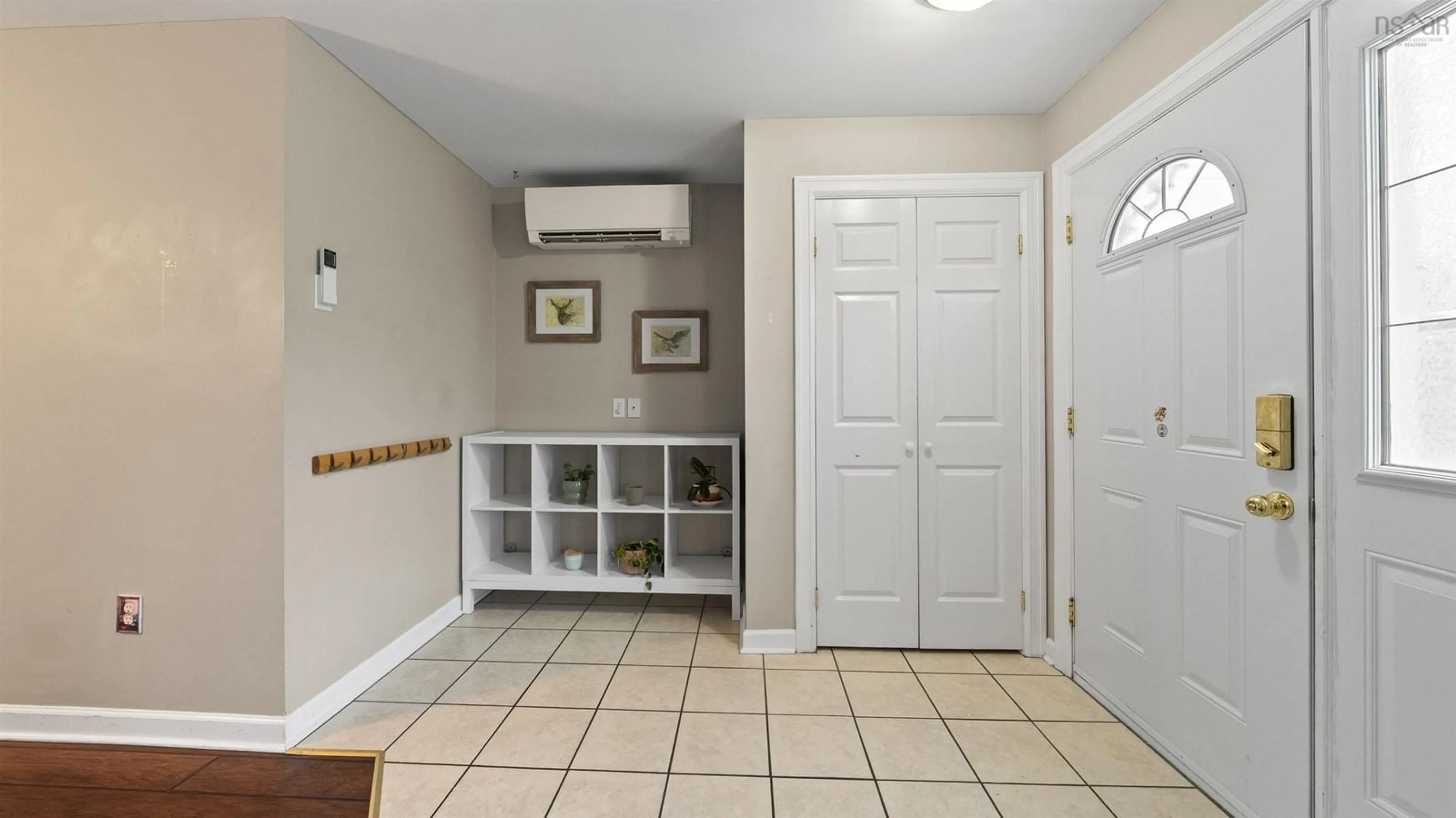 Indoor entryway for 193 Greenwood Ave, Timberlea Nova Scotia B3T 1H9