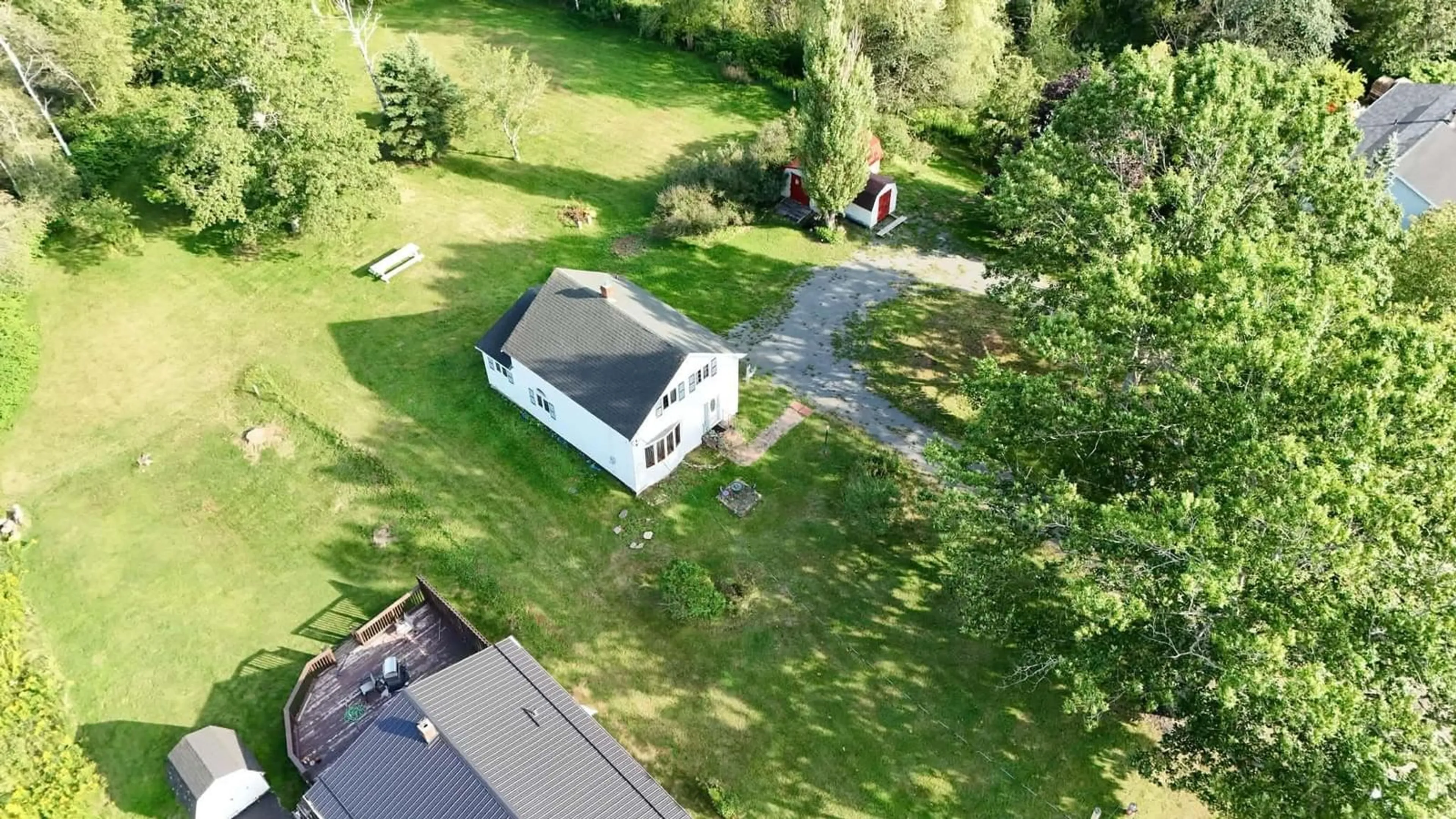 A pic from outside/outdoor area/front of a property/back of a property/a pic from drone, unknown for 189 James St, Truro Nova Scotia B2N 2Z9
