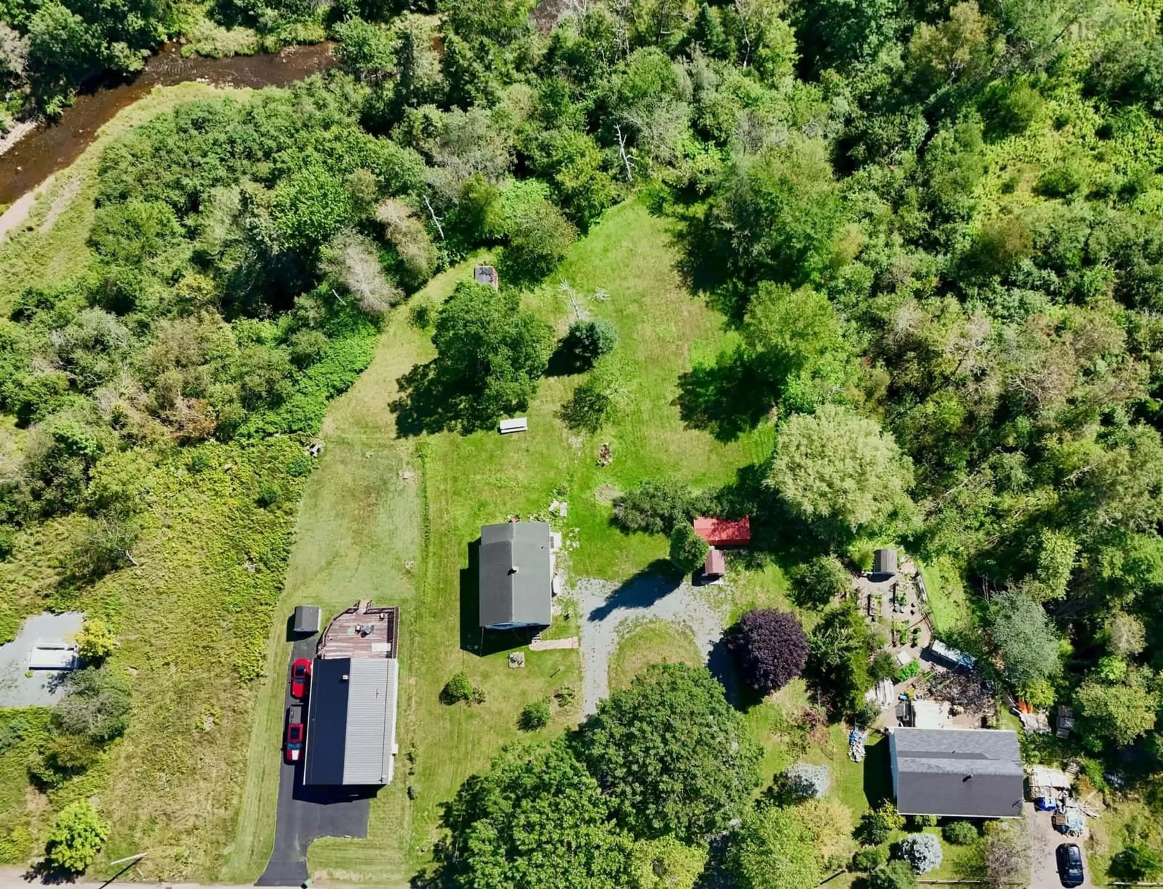 A pic from outside/outdoor area/front of a property/back of a property/a pic from drone, unknown for 189 James St, Truro Nova Scotia B2N 2Z9