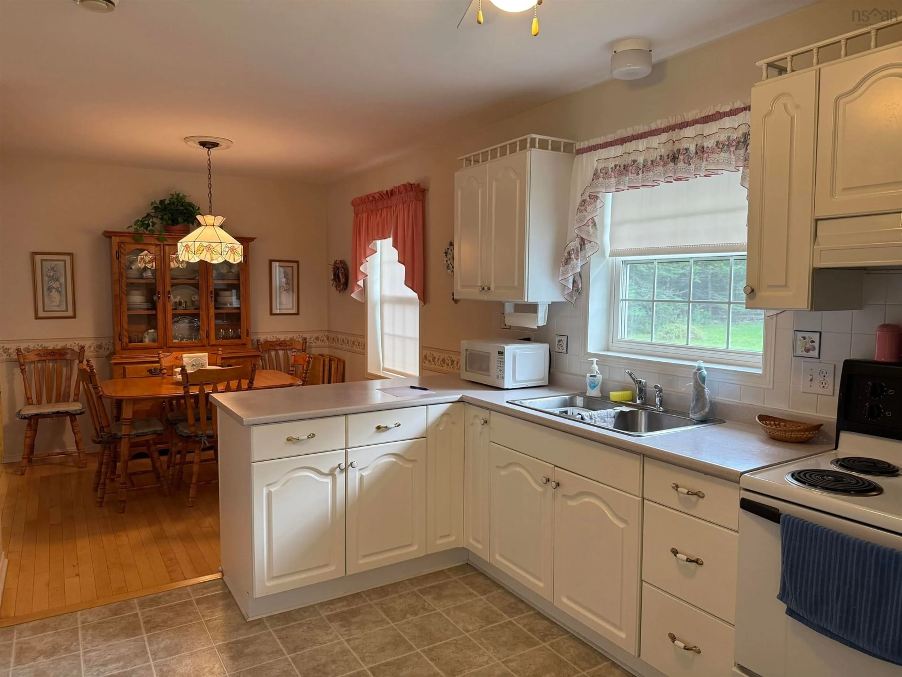 Standard kitchen, ceramic/tile floor for 164 Duke St, Trenton Nova Scotia B0K 1X0