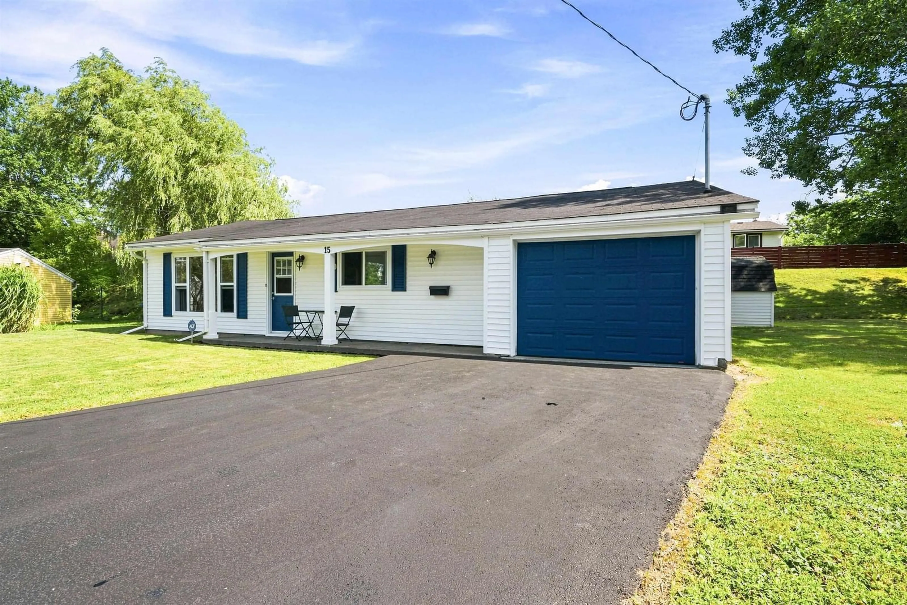 Home with vinyl exterior material, street for 15 Magog Crt, Dartmouth Nova Scotia B2W 2Z6