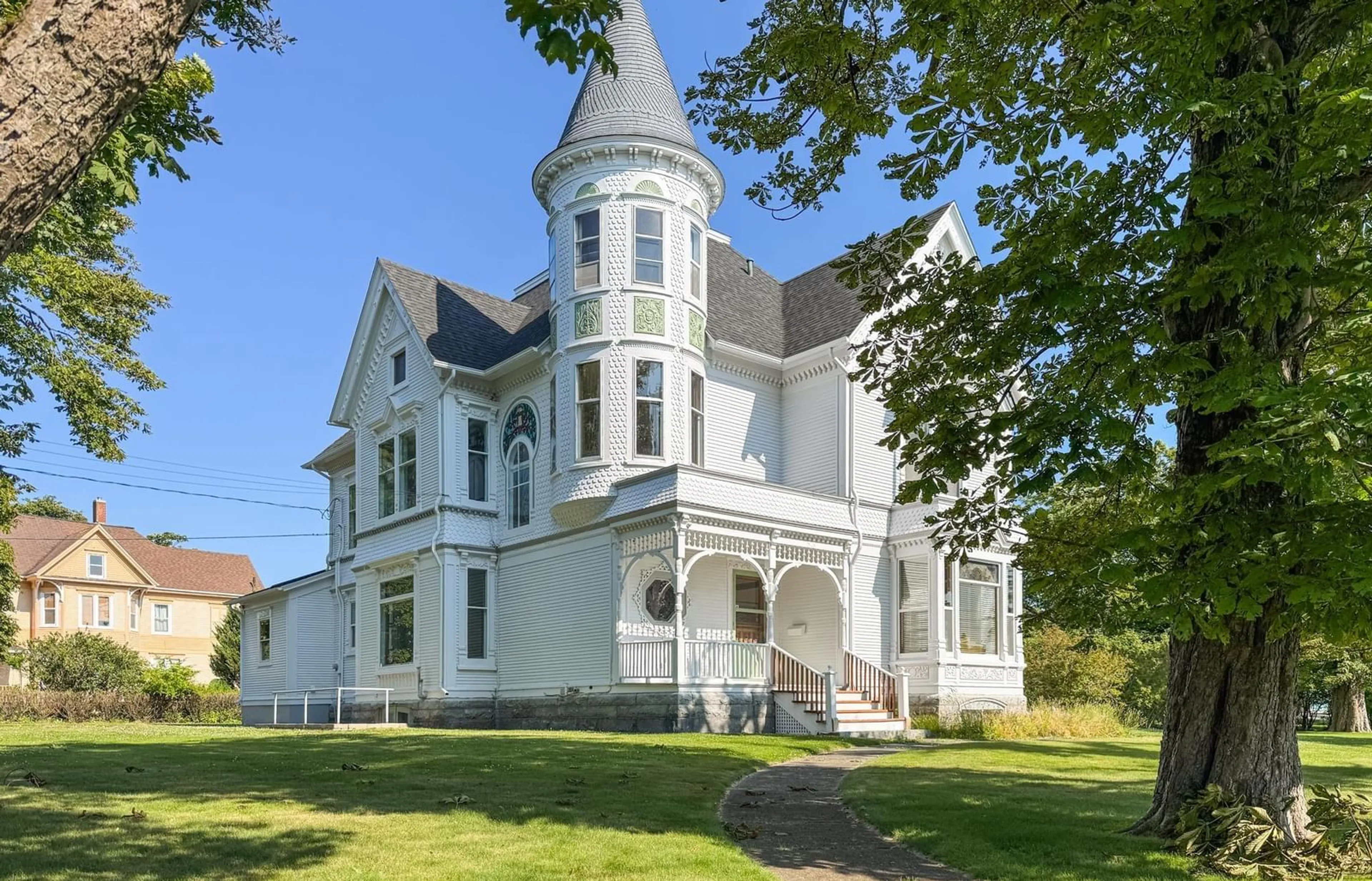 Home with vinyl exterior material, building for 53 Park St, Yarmouth Nova Scotia B5A 2A9
