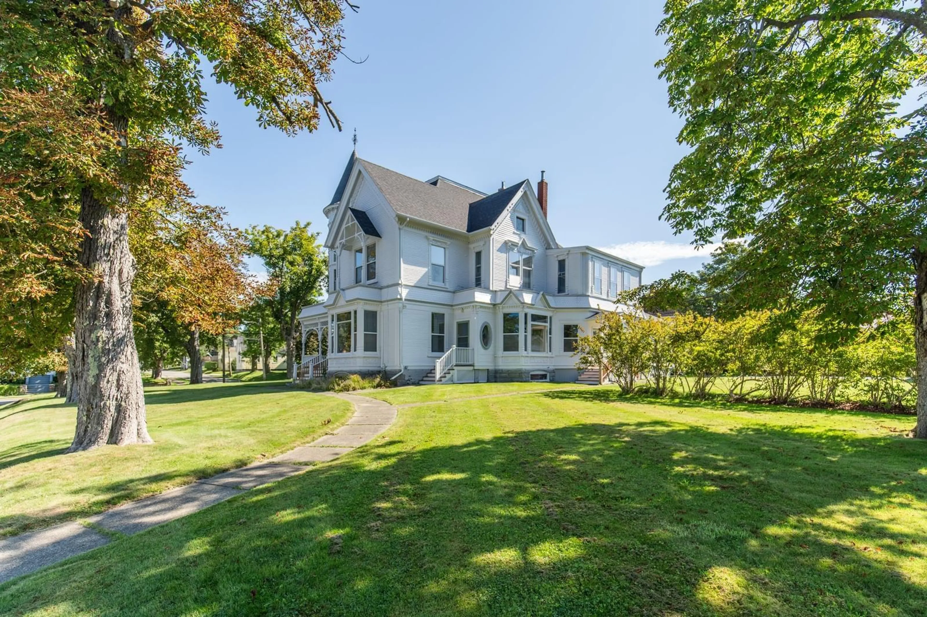 A pic from outside/outdoor area/front of a property/back of a property/a pic from drone, unknown for 53 Park St, Yarmouth Nova Scotia B5A 2A9