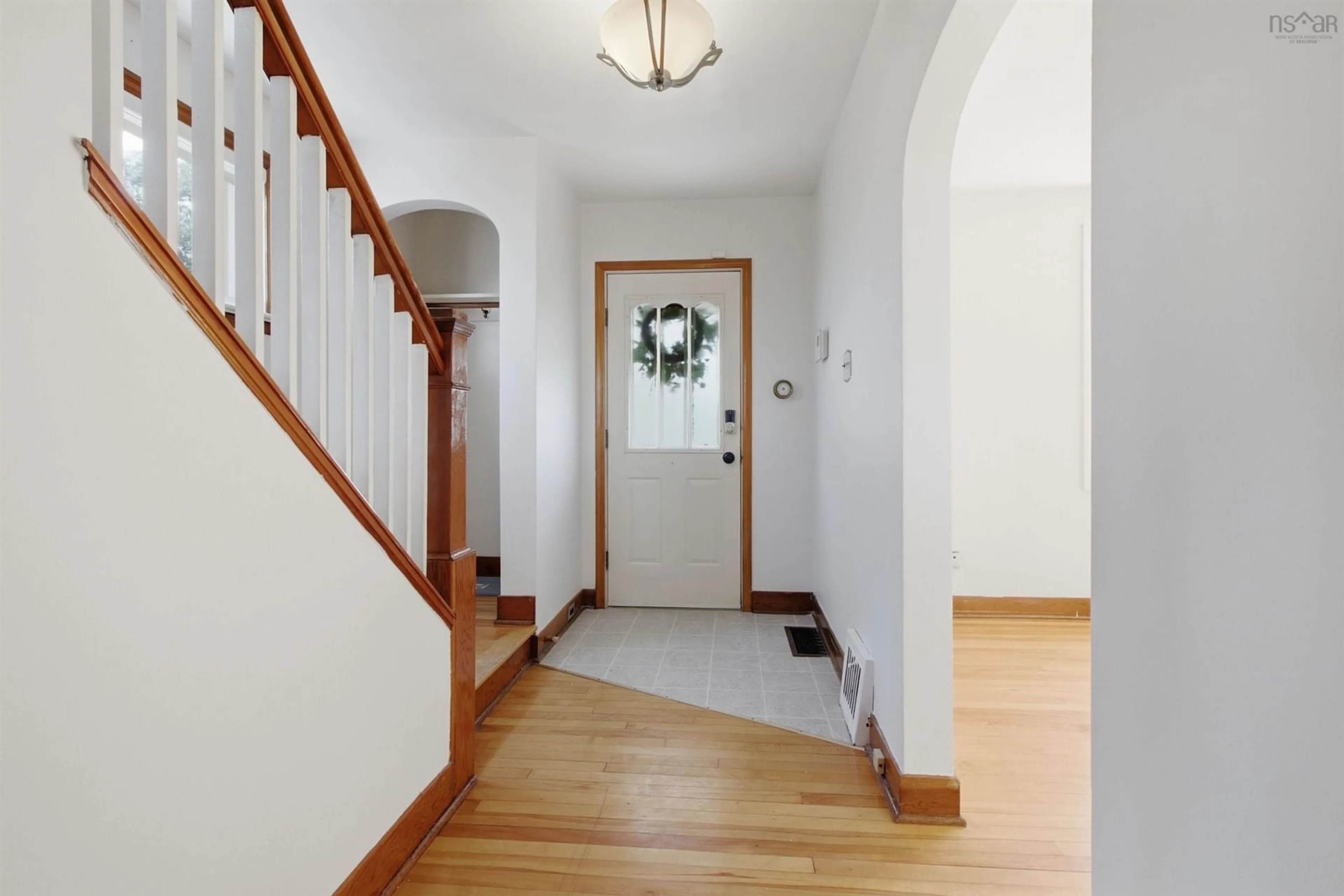 Indoor entryway for 148 Victoria Rd, Dartmouth Nova Scotia B3A 1V8