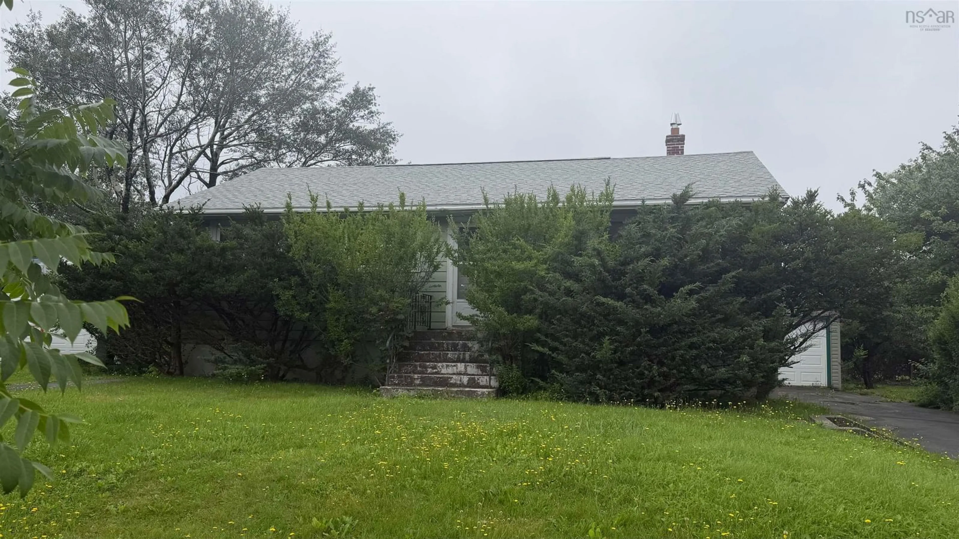 A pic from outside/outdoor area/front of a property/back of a property/a pic from drone, building for 6 Lucien Dr, Dartmouth Nova Scotia B2W 2H8