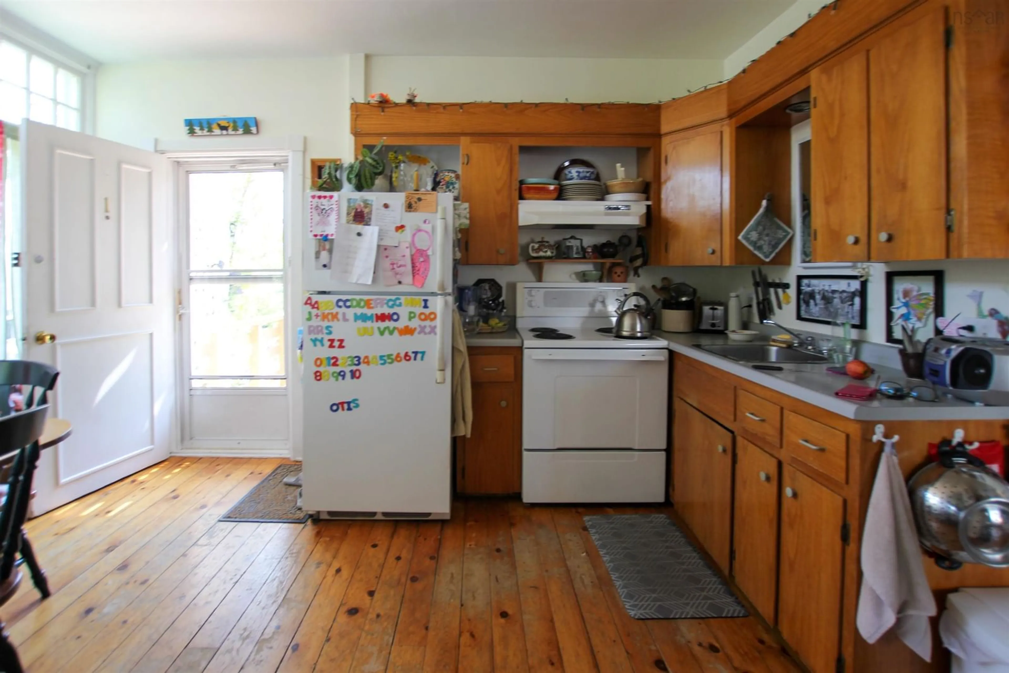 Standard kitchen, unknown for 28 St. Andrews St, Bridgewater Nova Scotia B4V 1N8
