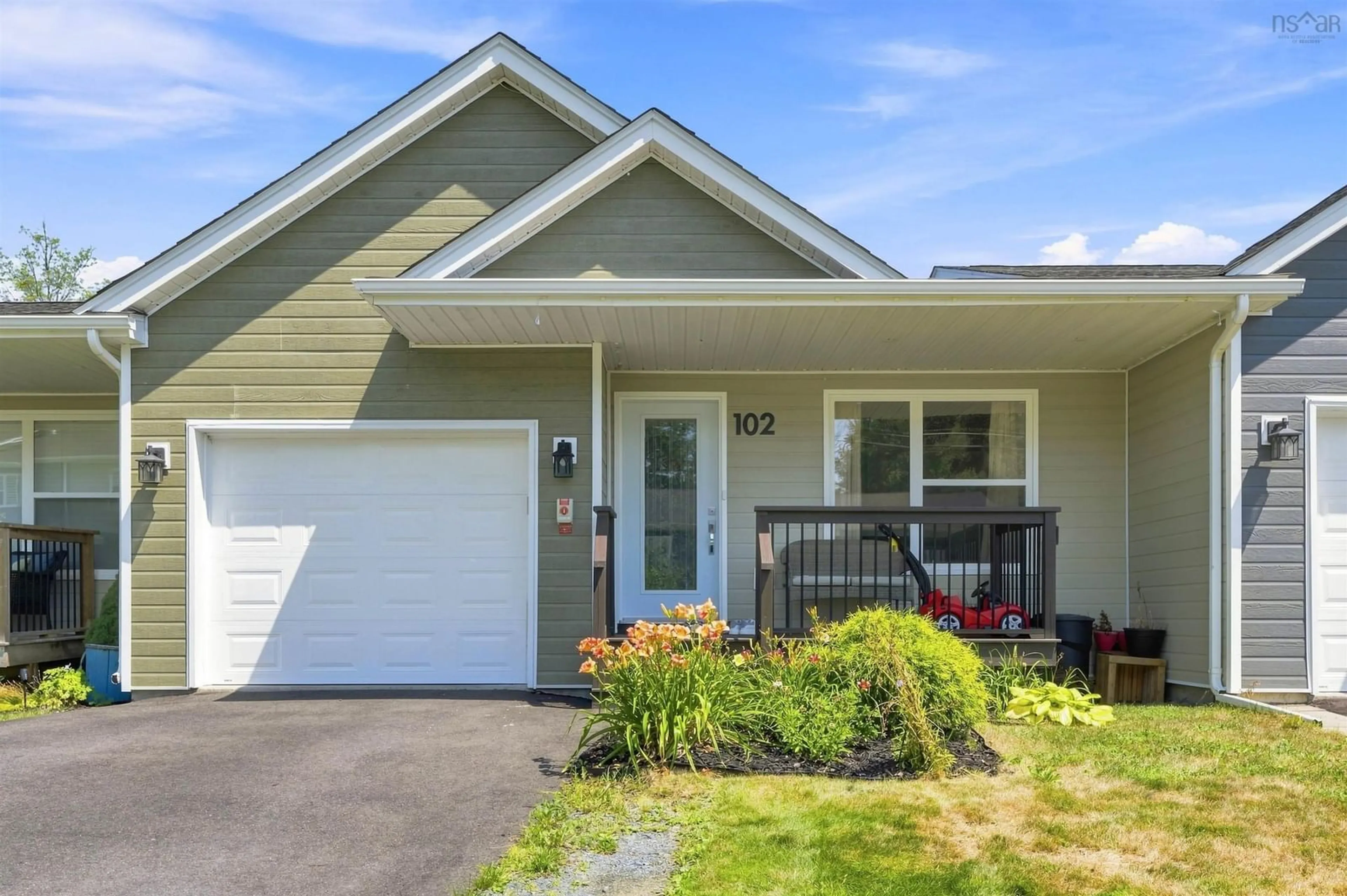 Home with vinyl exterior material, street for 102 Crossfield Ridge Ridge, Middle Sackville Nova Scotia B4E 0N2