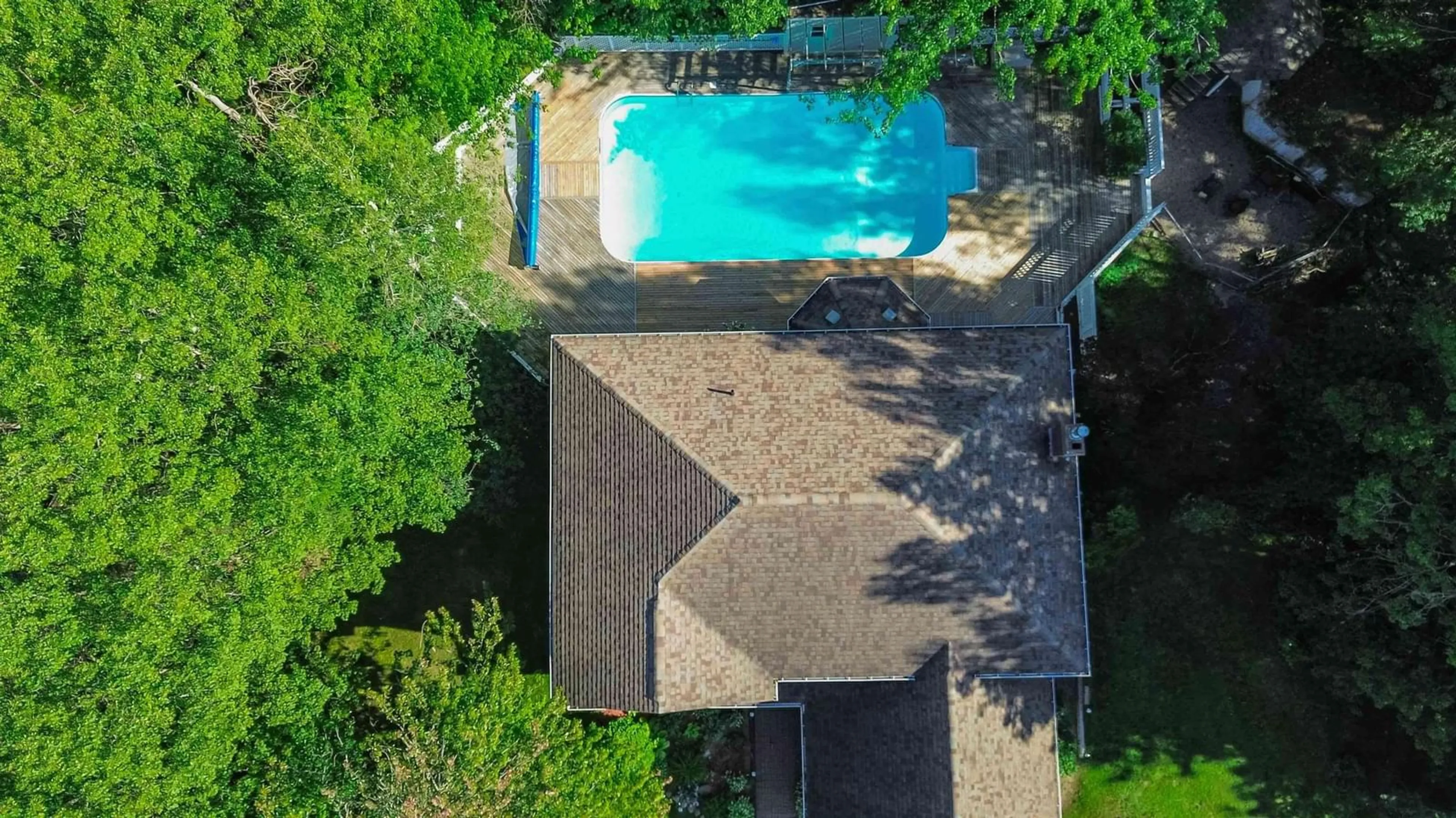 A pic from outside/outdoor area/front of a property/back of a property/a pic from drone, unknown for 65 Prince William St, Digby Nova Scotia B0V 1A0