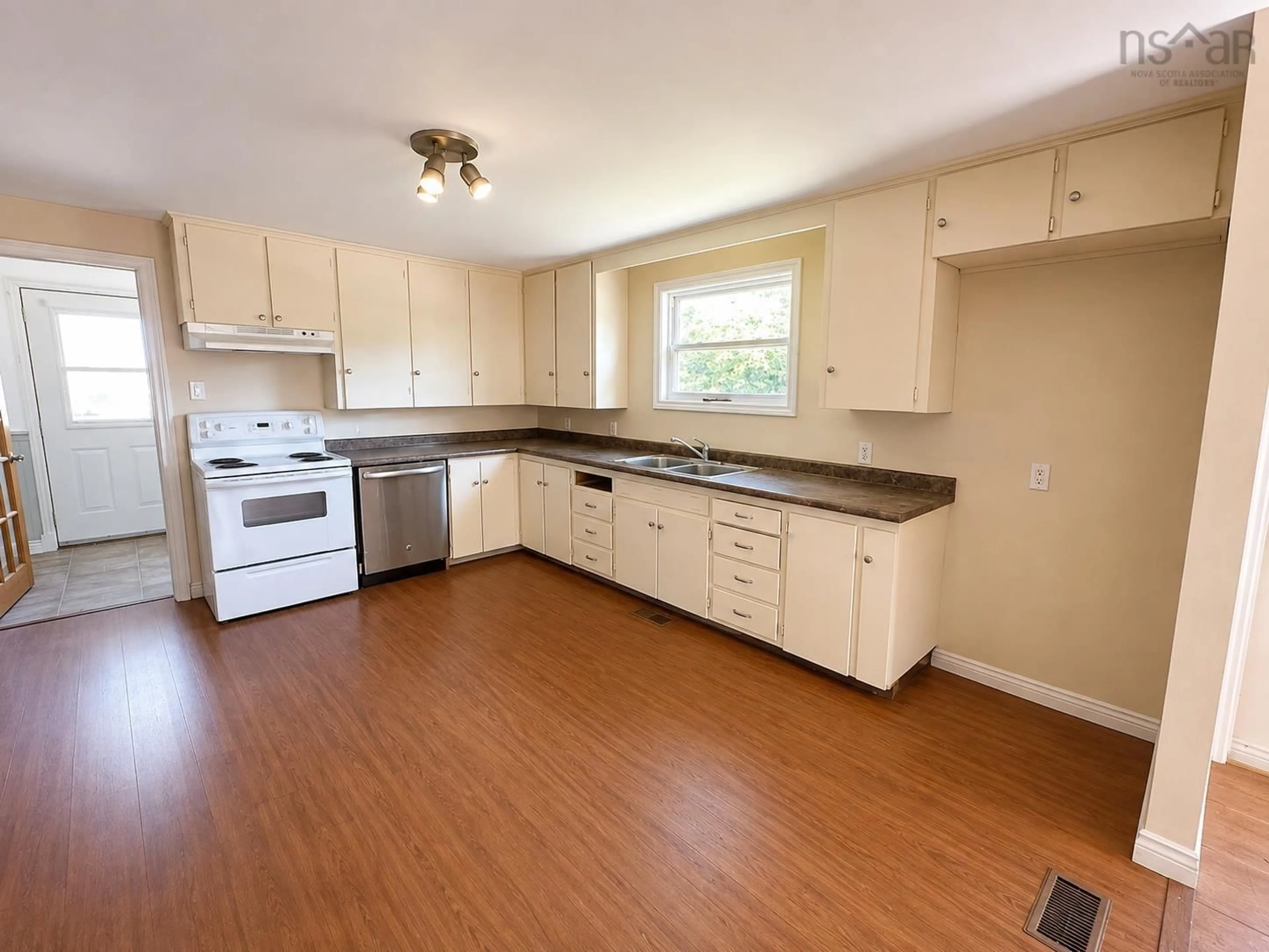 Standard kitchen, wood/laminate floor for 1286 Eastern Shore Rd, Eagle Head Nova Scotia B0J 1H0