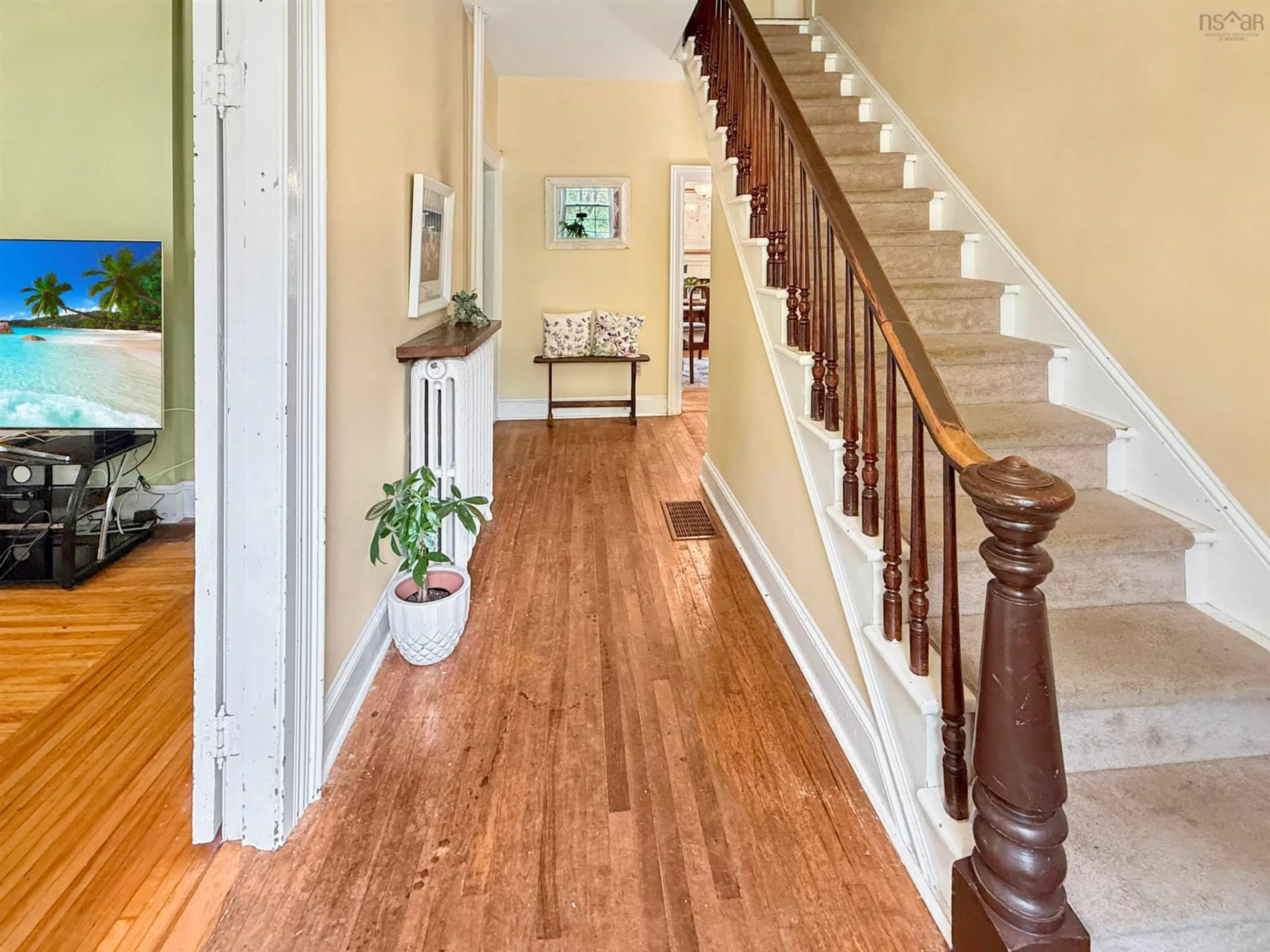 Indoor entryway for 92 Mackay St, New Glasgow Nova Scotia B2H 3H7