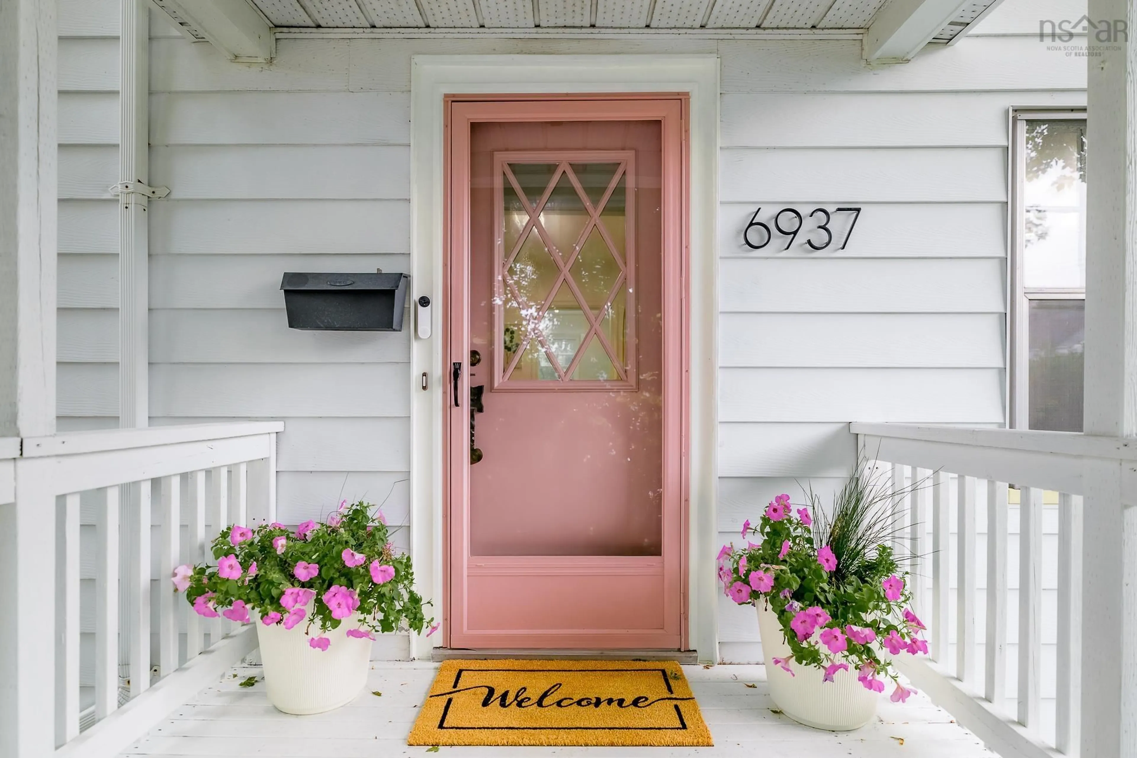 Indoor entryway for 6937 Chebucto Rd, Halifax Nova Scotia B3L 1M6