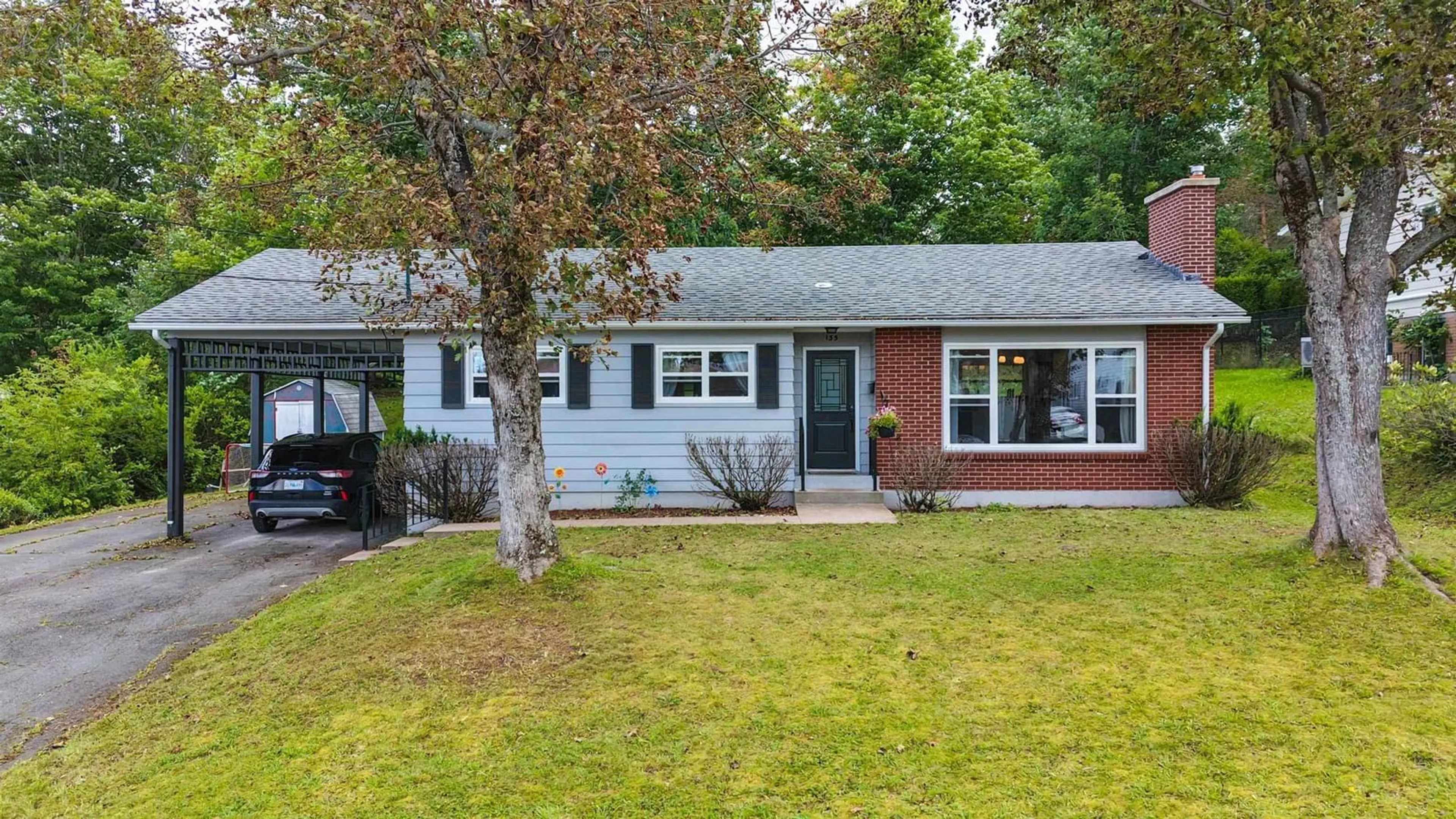 Home with vinyl exterior material, street for 135 Chelsea Crt, New Glasgow Nova Scotia B2H 1V5
