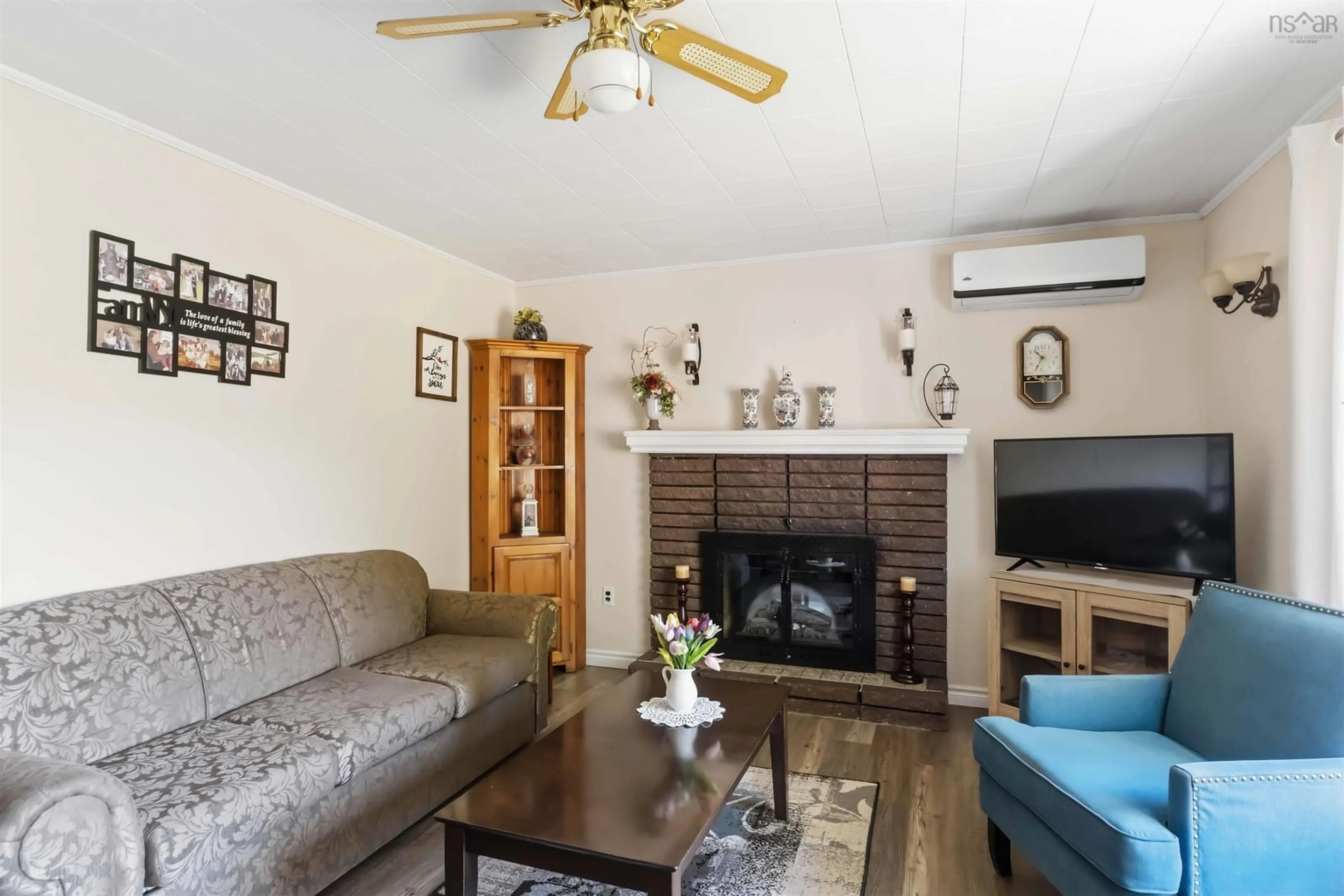 Living room with furniture, wood/laminate floor for 1366 Woodville Rd Rd, Lakeville Nova Scotia B4N 3V7