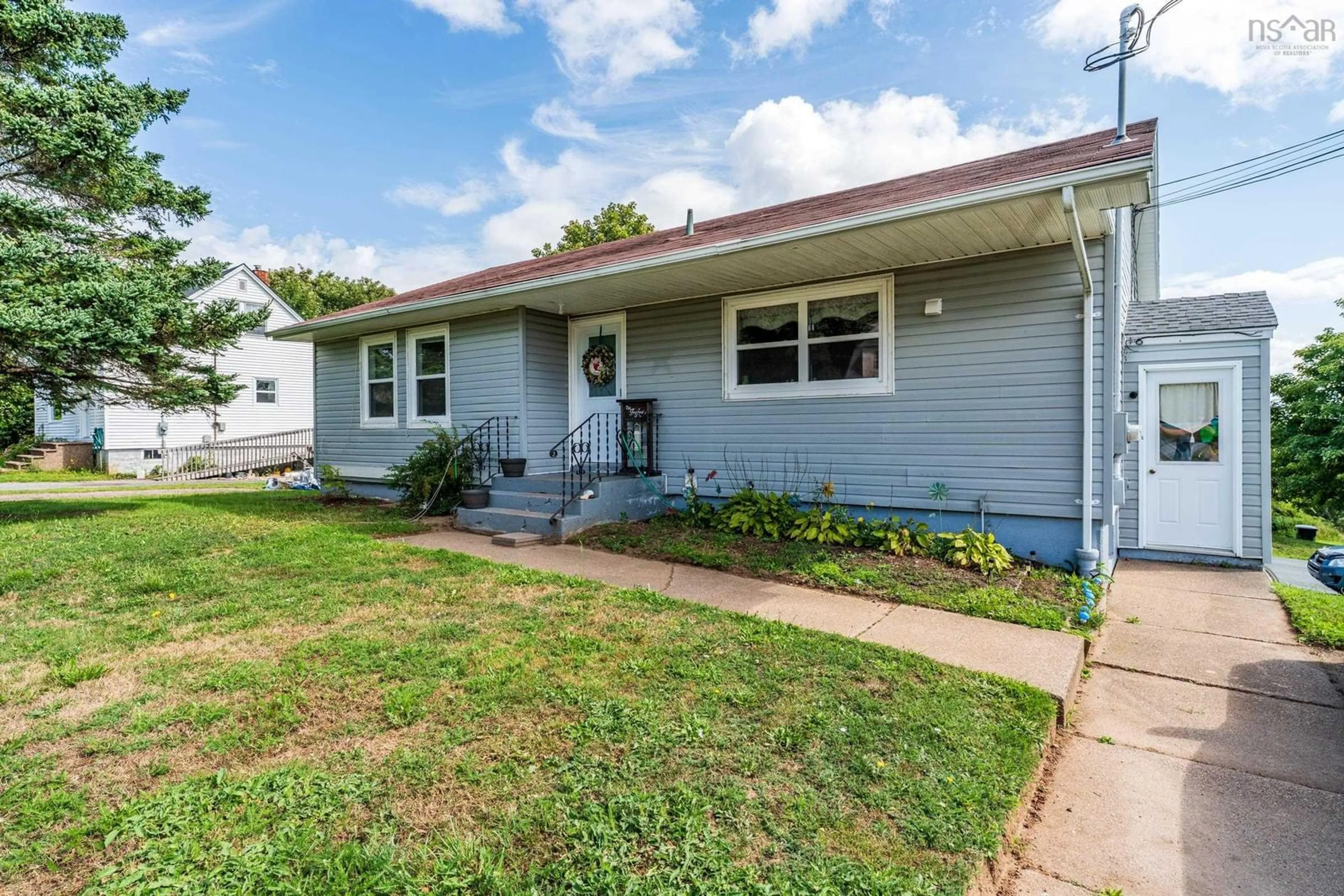 Home with vinyl exterior material, street for 126 King Street, Digby Nova Scotia B0V 1A0