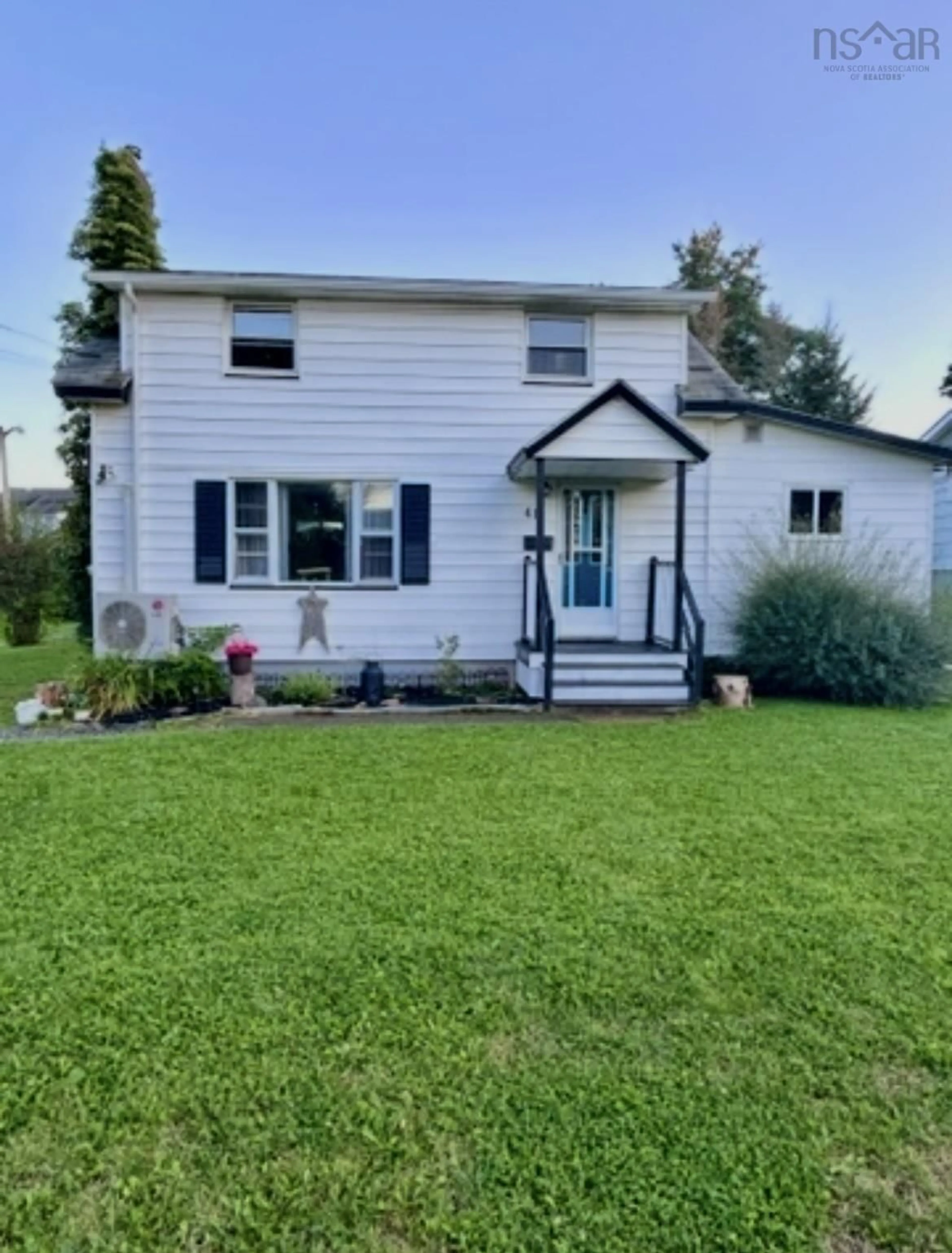Home with vinyl exterior material, street for 41 Claremont Ave, Stellarton Nova Scotia B0K 1S0