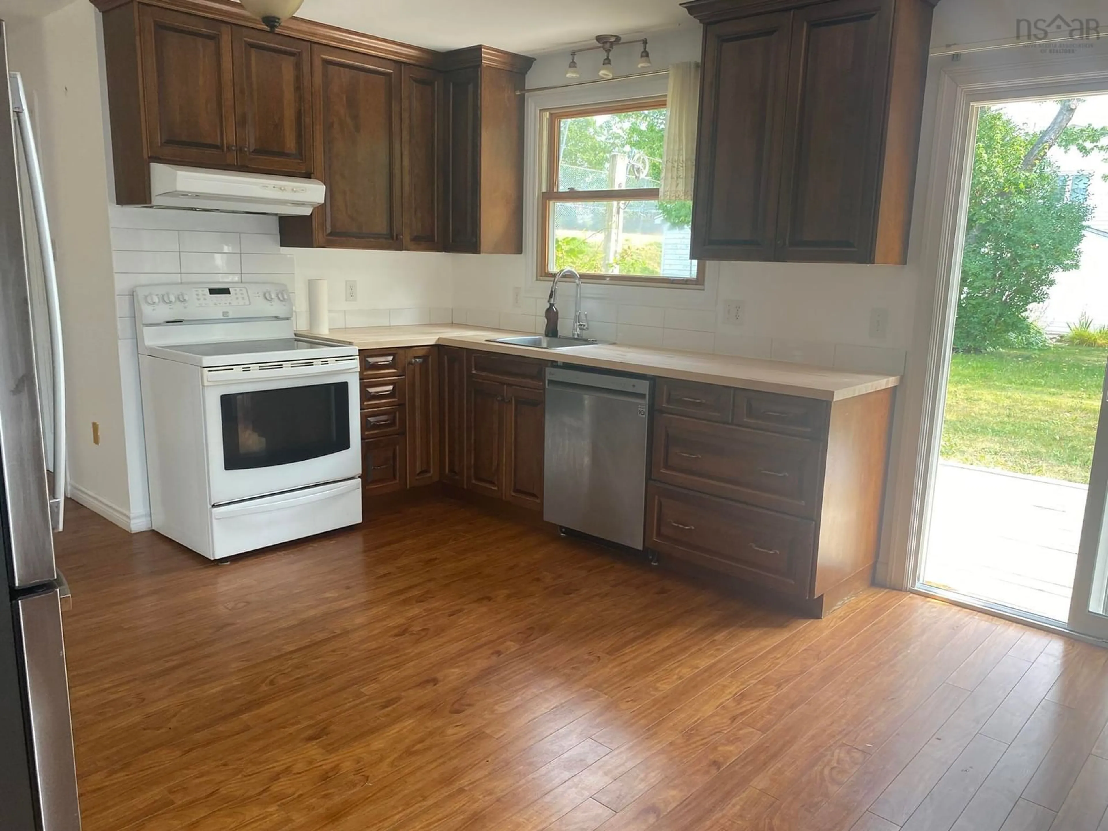Standard kitchen, wood/laminate floor for 35 Gourok Ave, Dartmouth Nova Scotia B2X 2B1