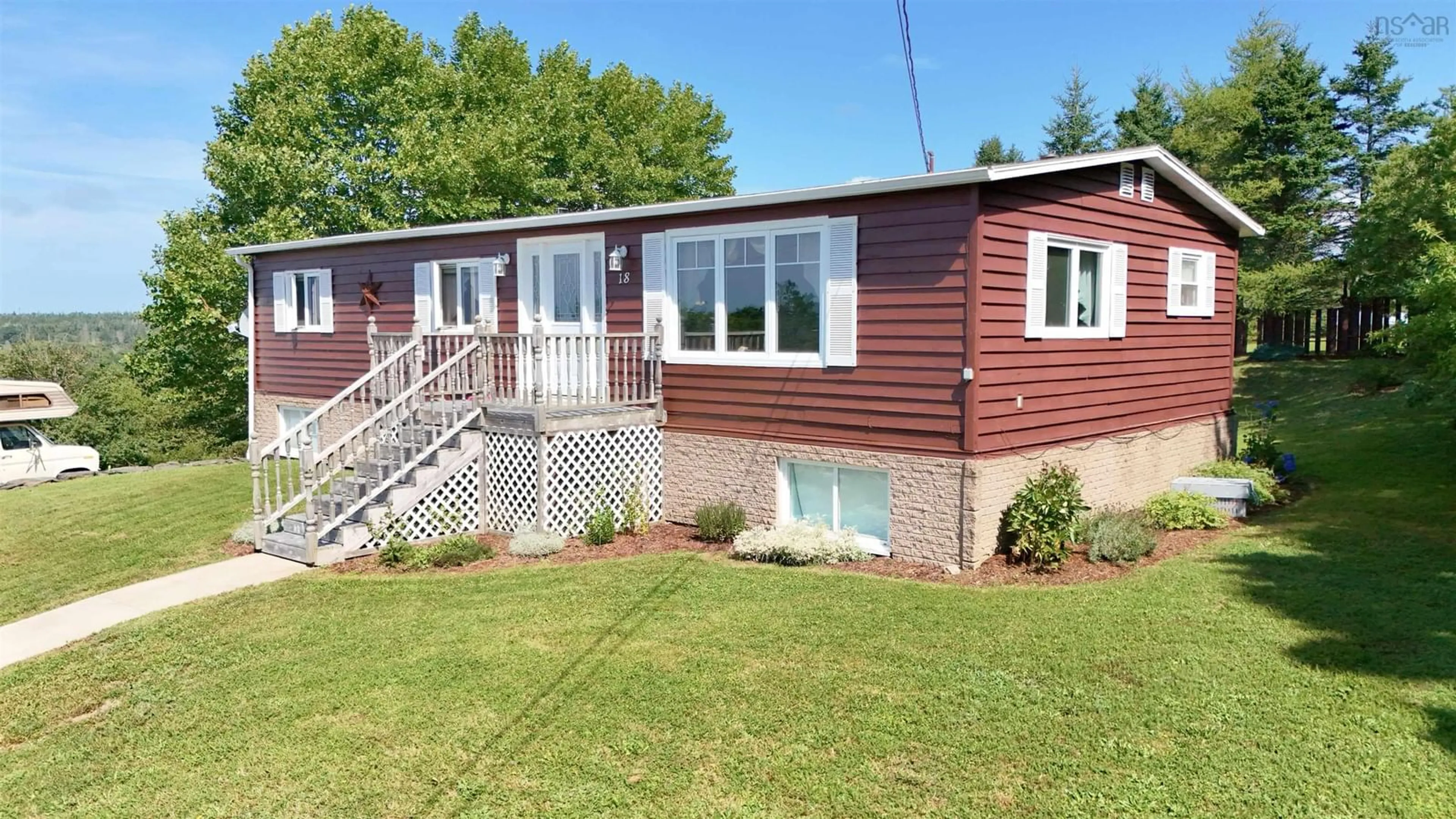 Home with vinyl exterior material, unknown for 18 Cemetery Rd, Hebron Nova Scotia B5A 4K4
