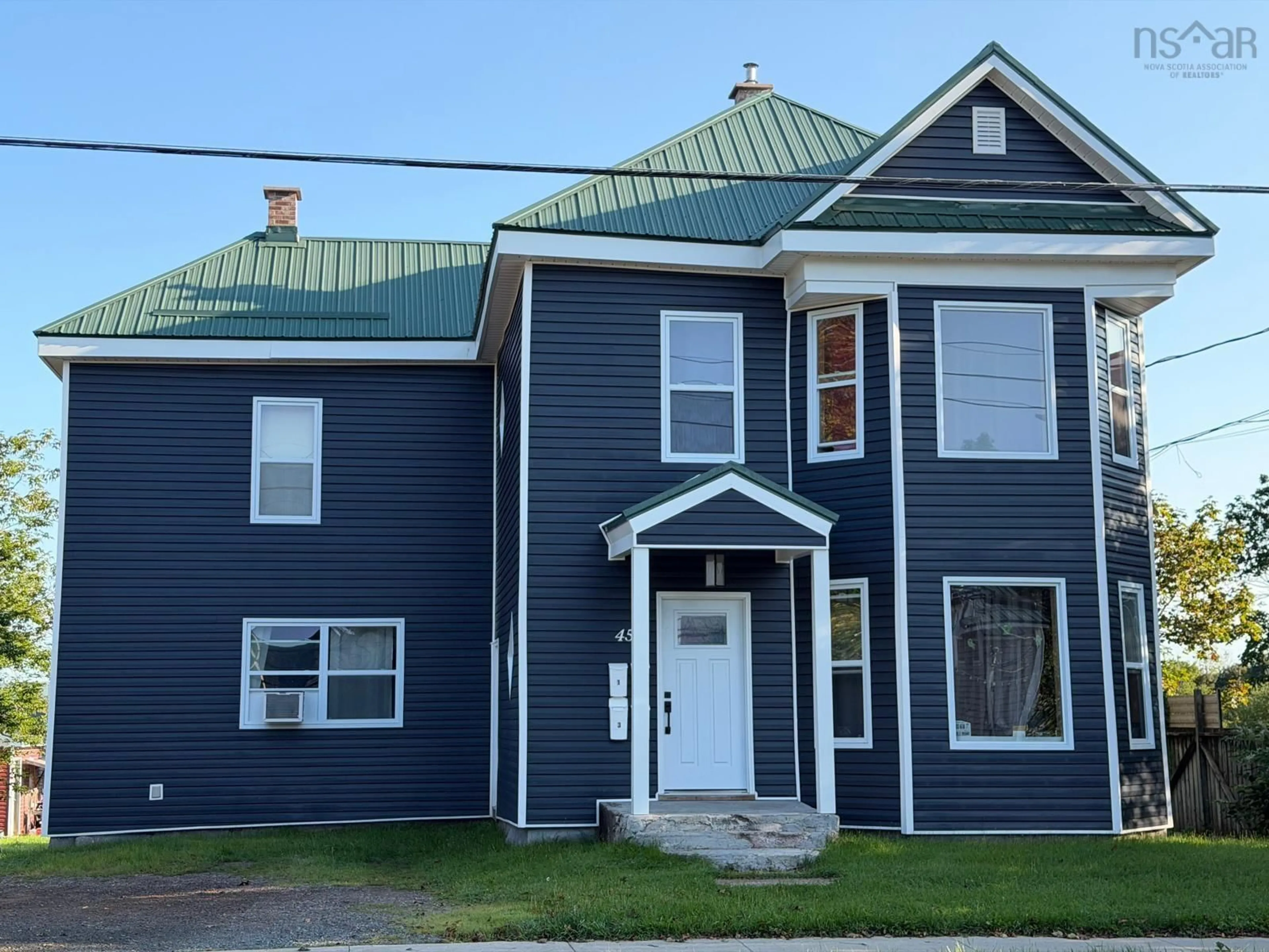Home with vinyl exterior material, building for 457 Robie St, Truro Nova Scotia B2N 1M1