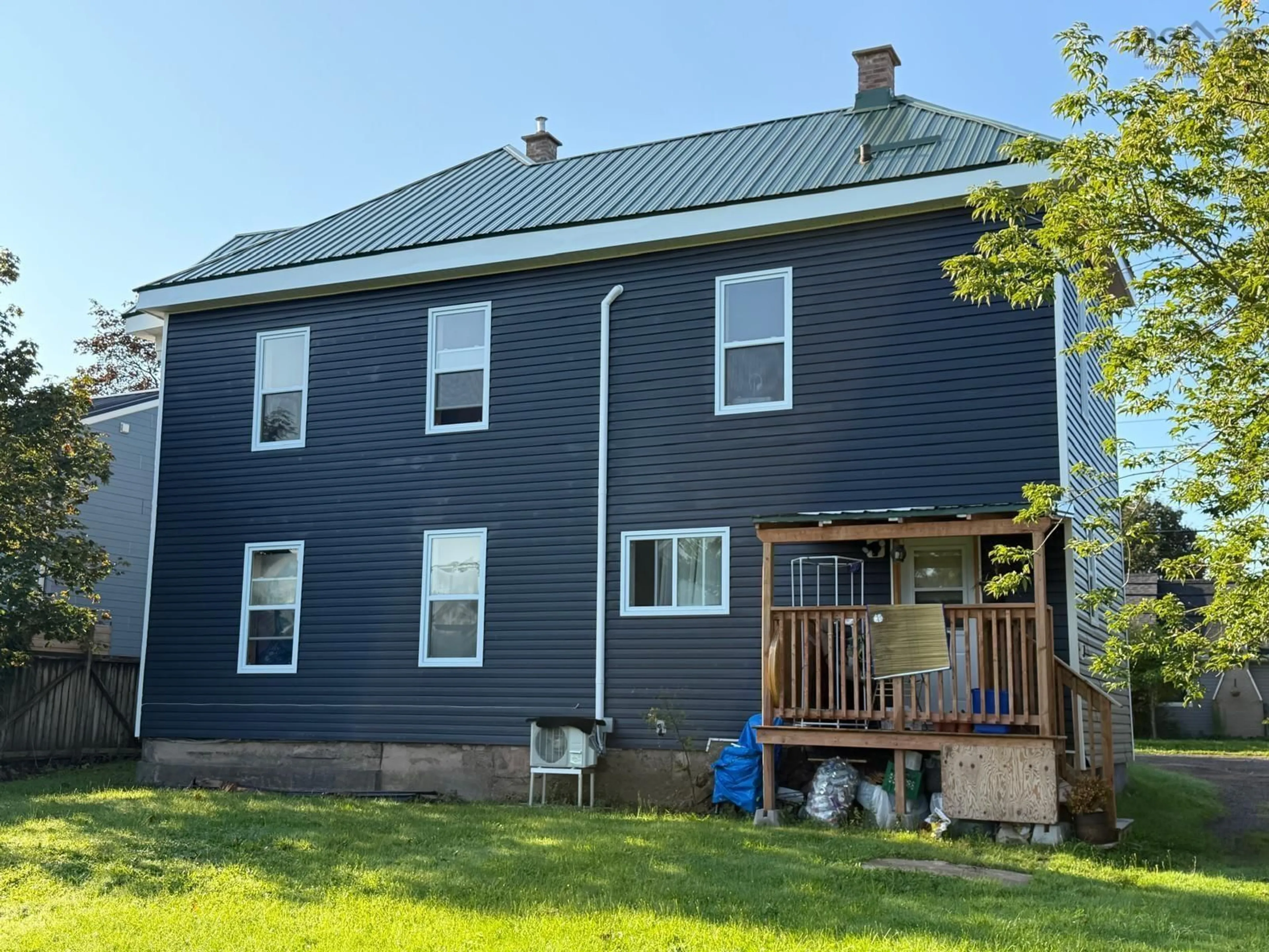 Home with vinyl exterior material, building for 457 Robie St, Truro Nova Scotia B2N 1M1